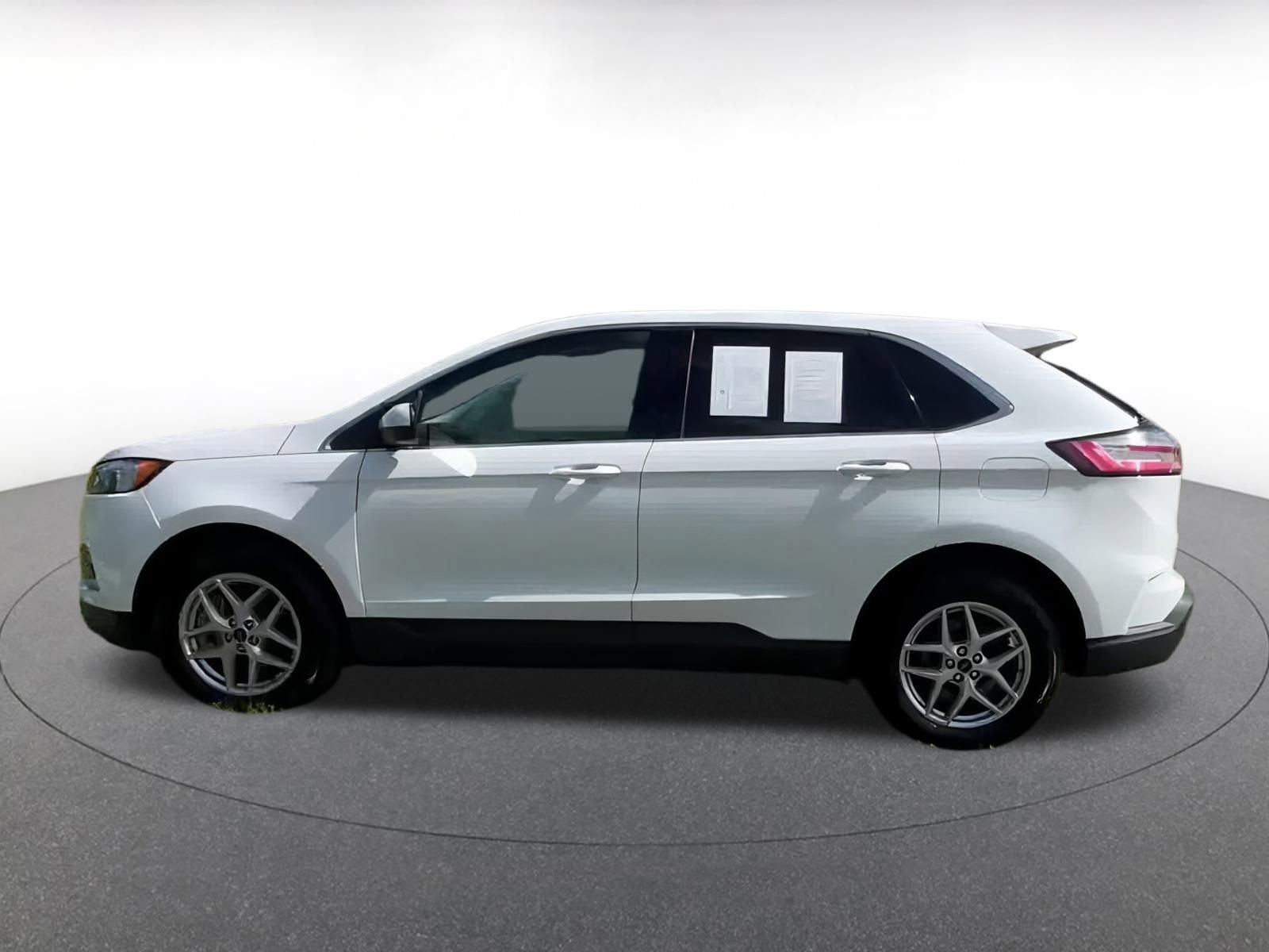 Thumbnail: 2023 Ford Edge - 9