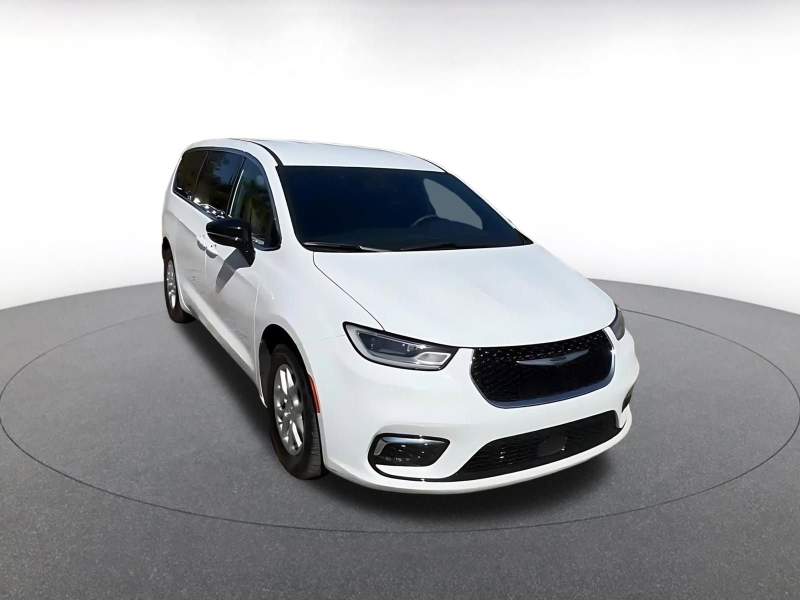 Thumbnail: 2025 Chrysler Pacifica - 3