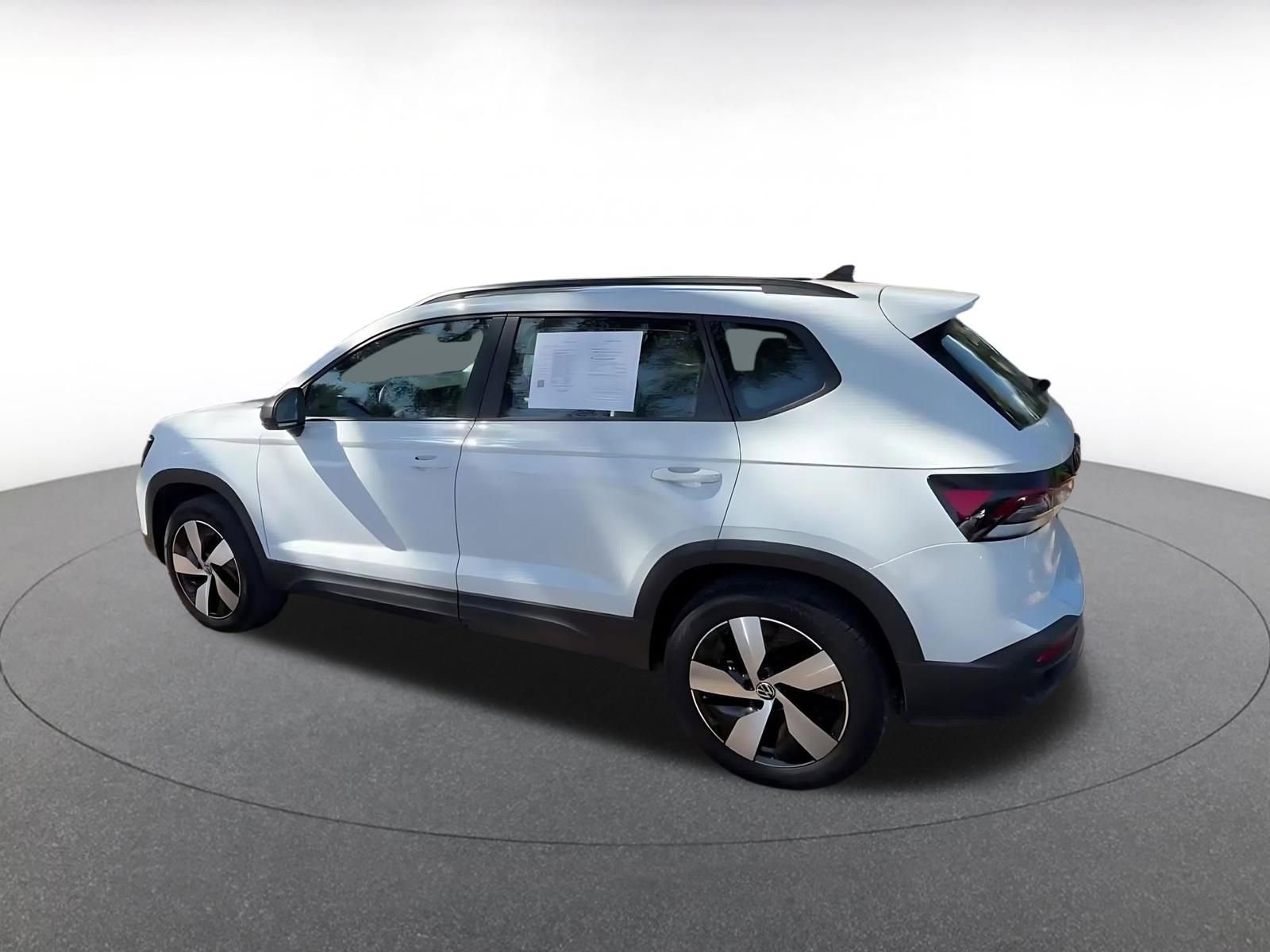 Thumbnail: 2025 Volkswagen Taos - 10