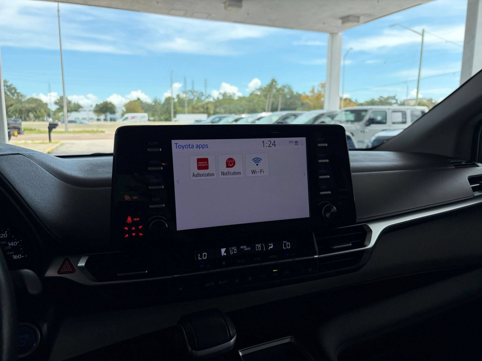 Thumbnail: 2024 Toyota Sienna - 19