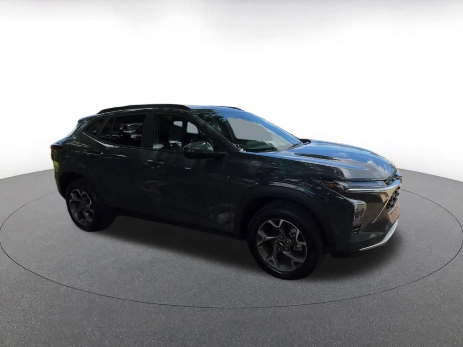 Thumbnail: 2025 Chevrolet Trax - 2