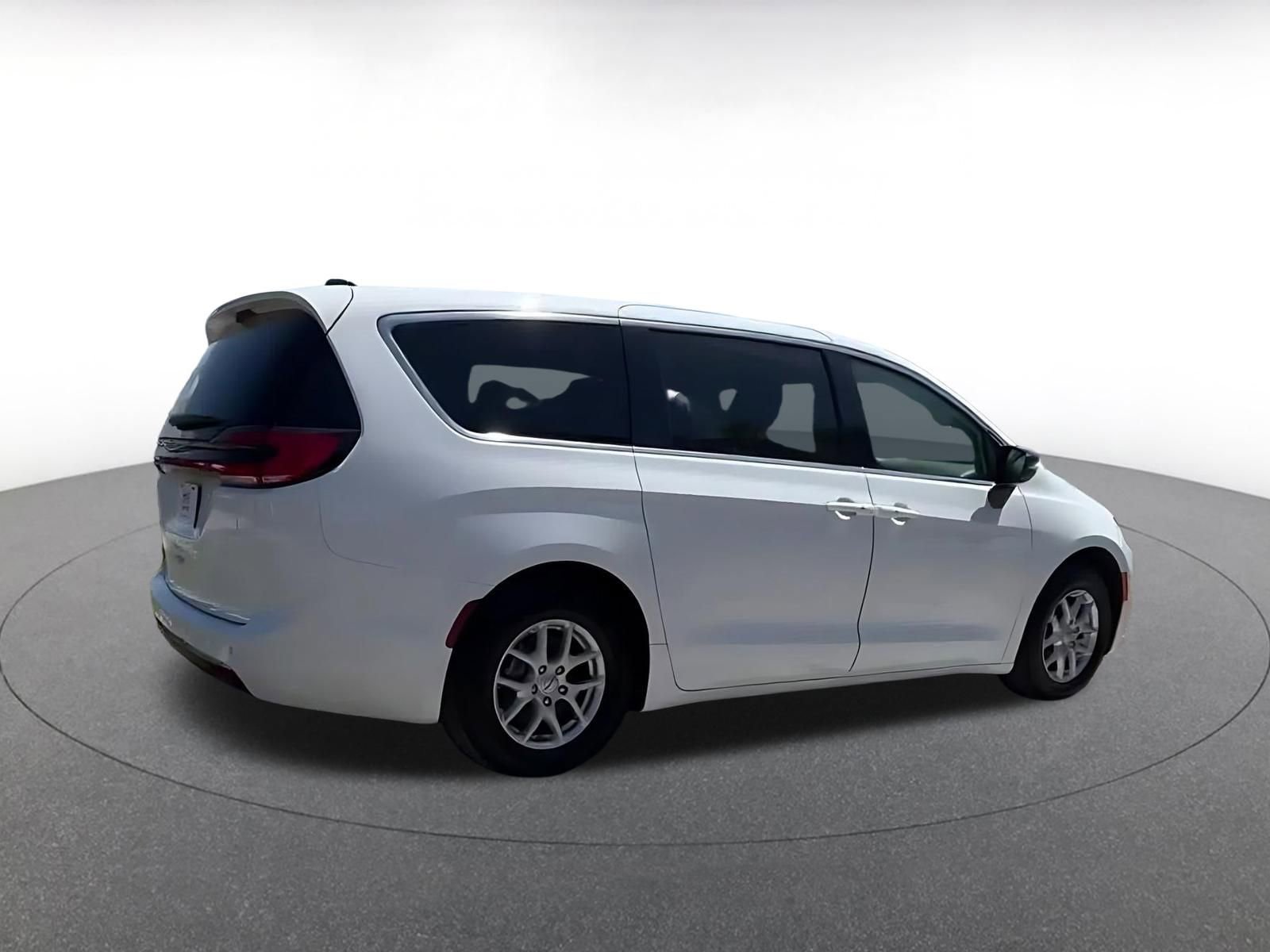 Thumbnail: 2024 Chrysler Pacifica - 15