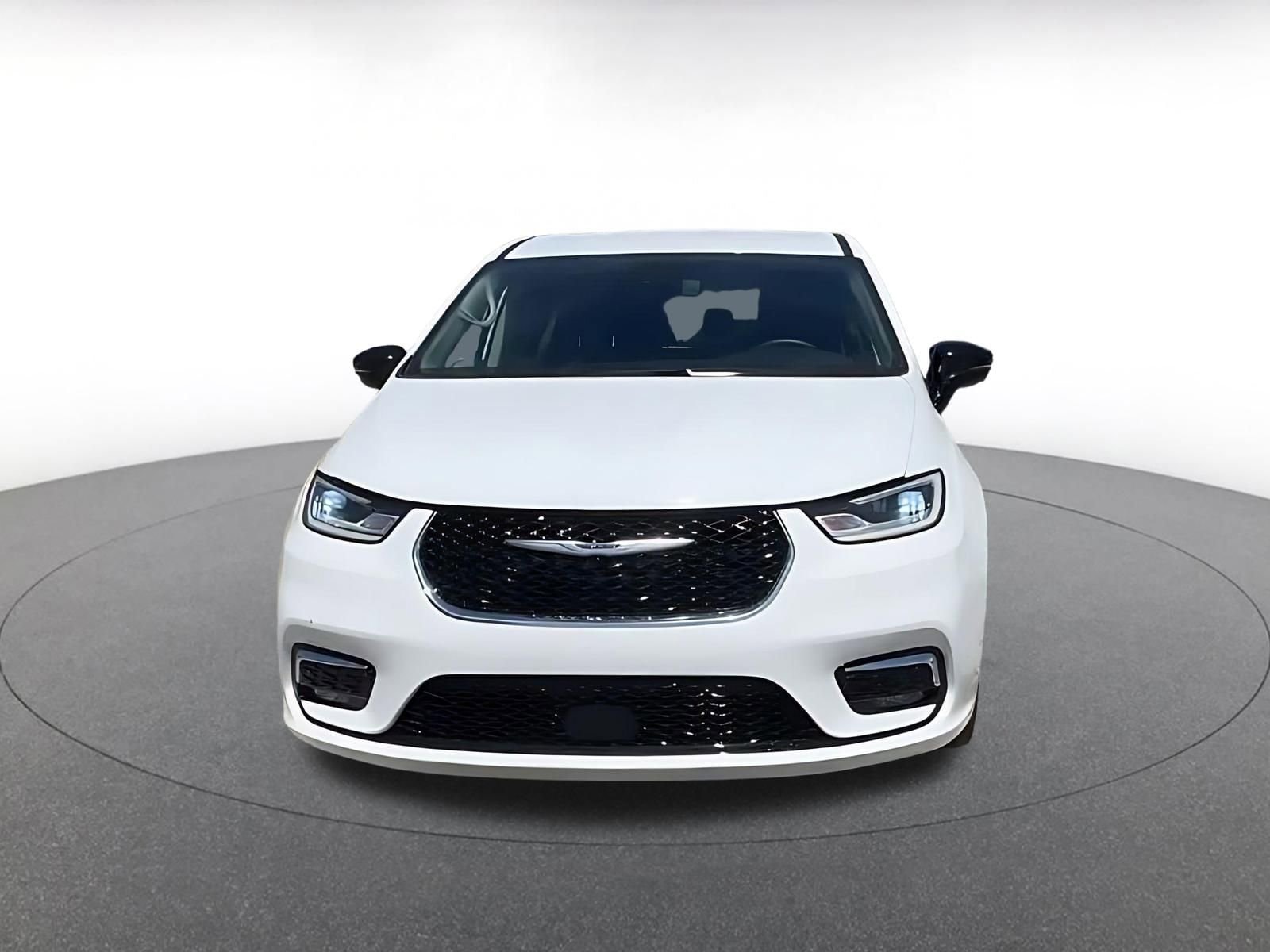 Thumbnail: 2024 Chrysler Pacifica - 3