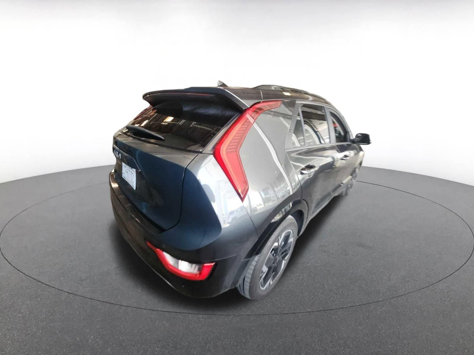 Thumbnail: 2023 Kia Niro - 7