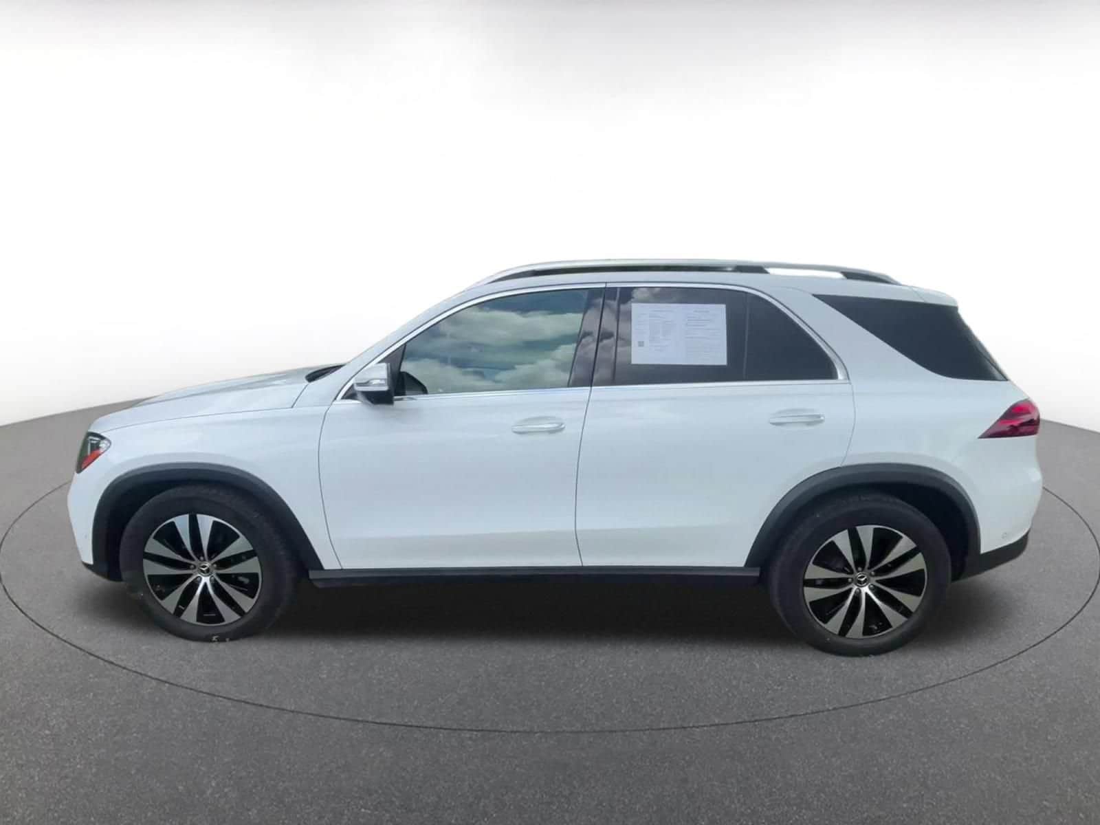 Thumbnail: 2026 Mercedes-Benz GLE - 8