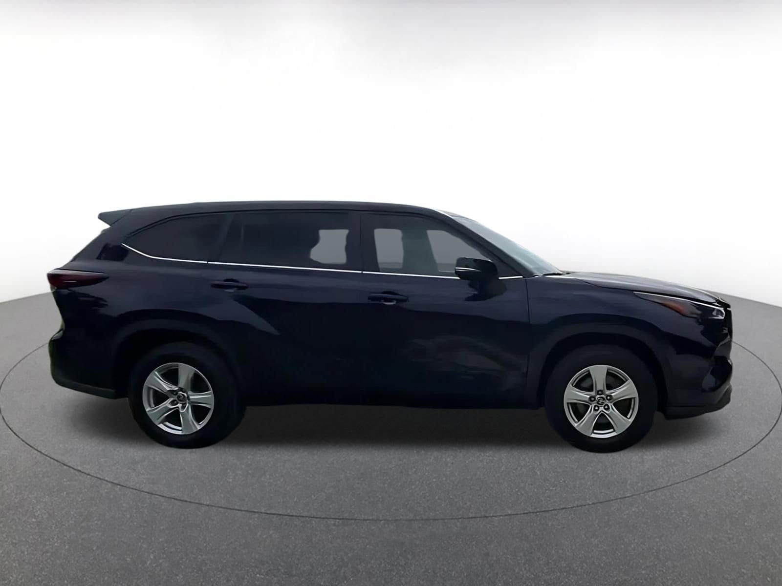 Thumbnail: 2025 Toyota Highlander - 16