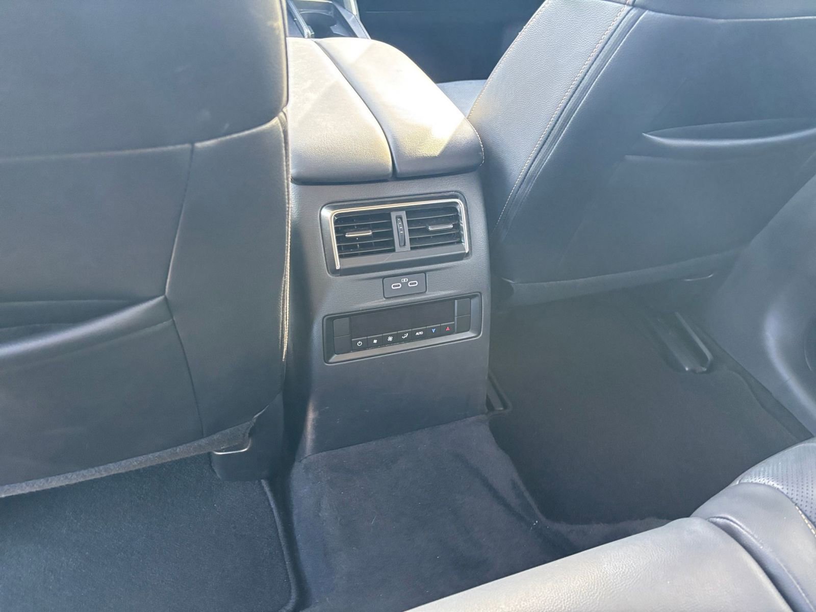 Thumbnail: 2025 Mazda CX-90 - 25