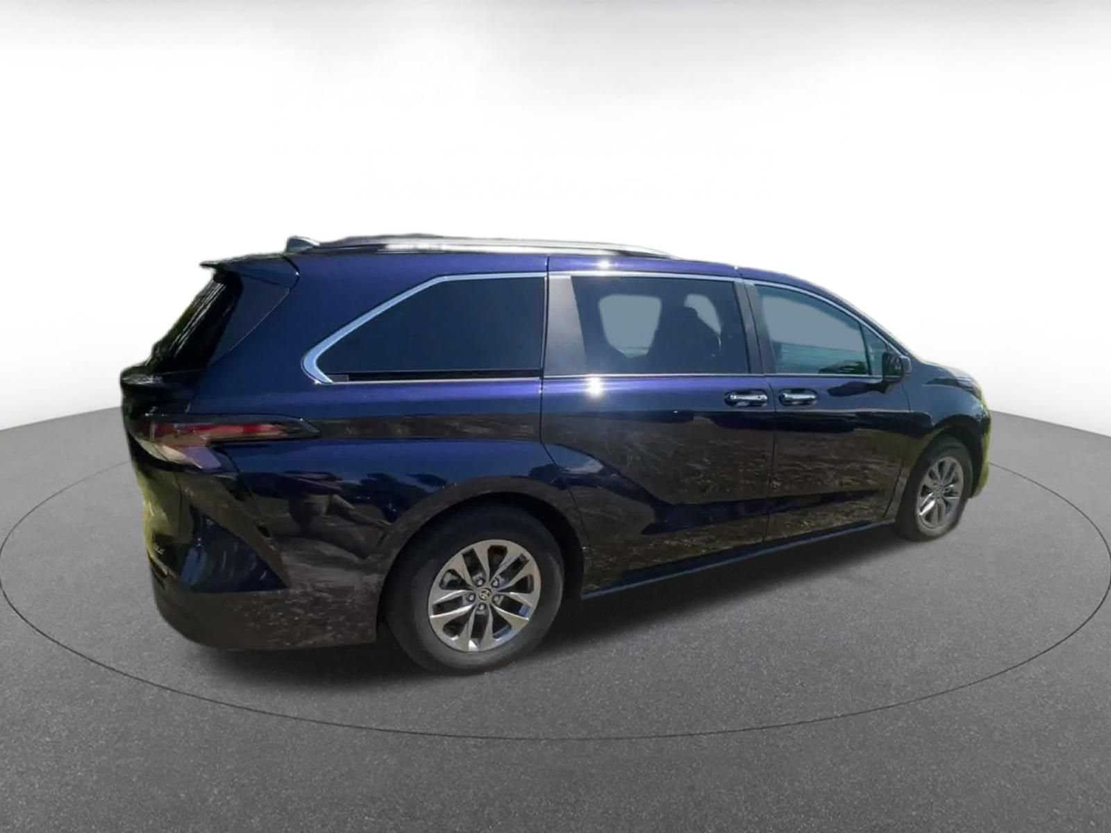 Thumbnail: 2025 Toyota Sienna - 13