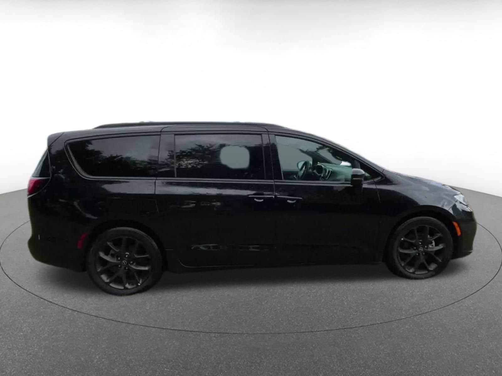 Thumbnail: 2025 Chrysler Pacifica - 15