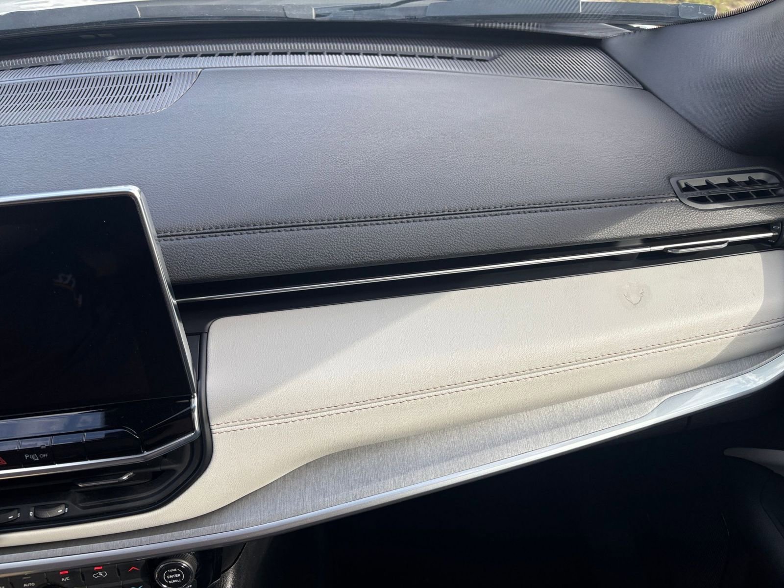 Thumbnail: 2025 Jeep Compass - 35