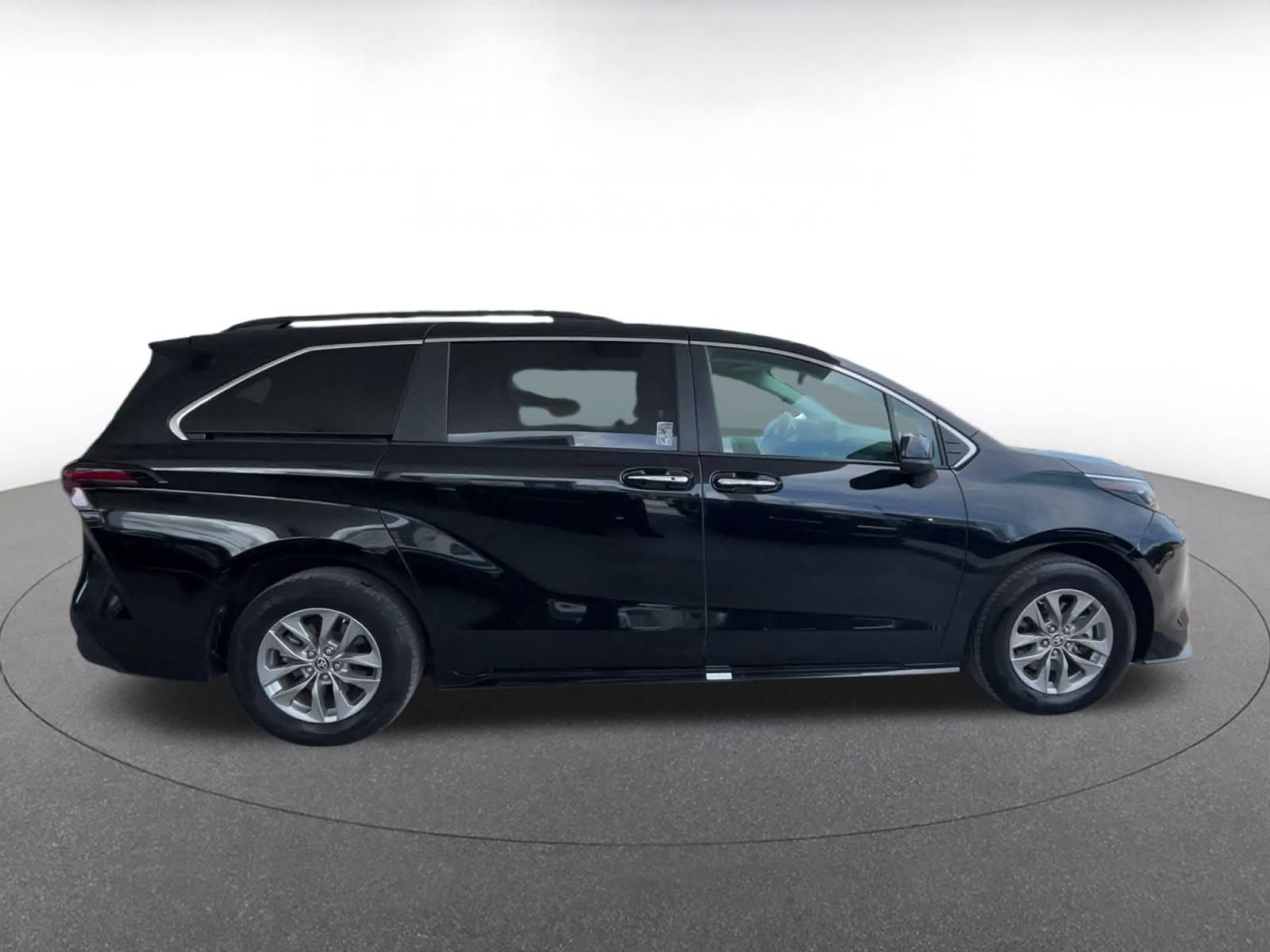 Thumbnail: 2024 Toyota Sienna - 15
