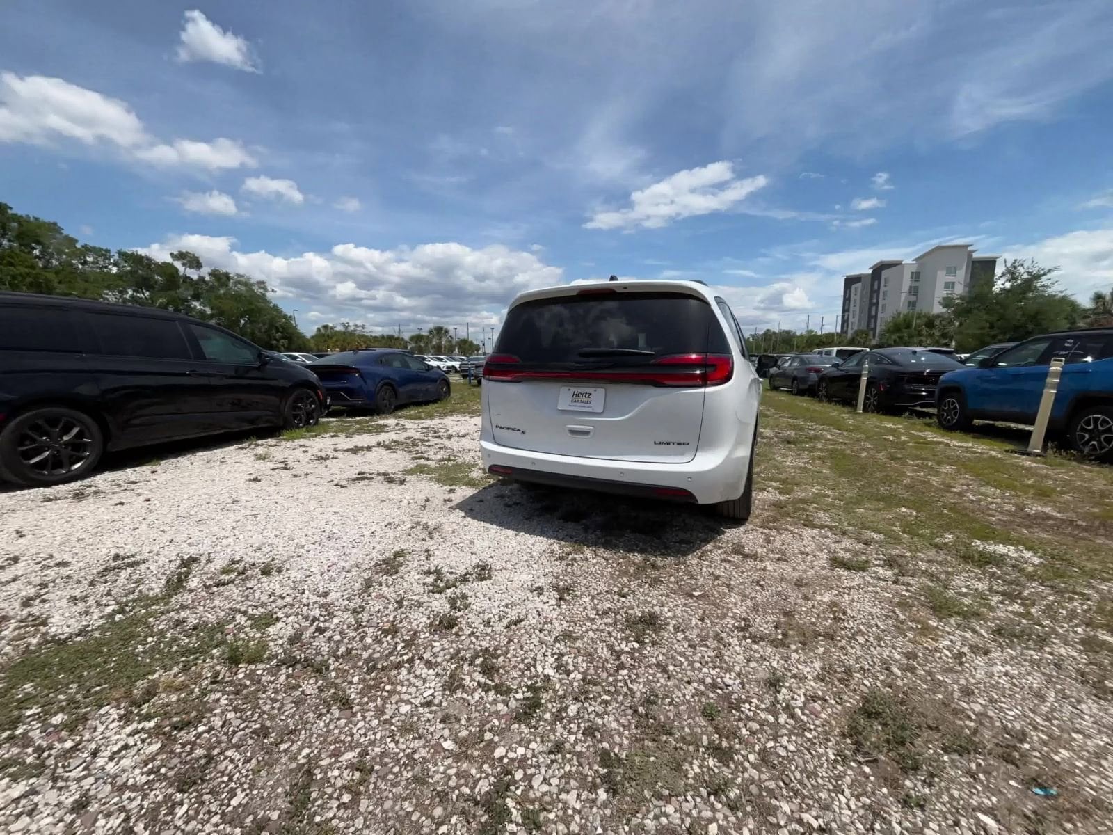Thumbnail: 2025 Chrysler Pacifica - 18