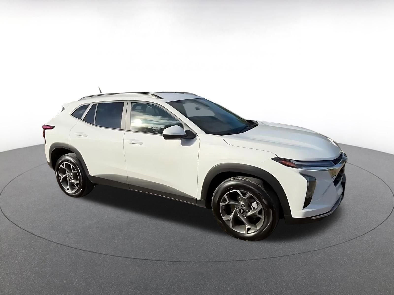 Thumbnail: 2025 Chevrolet Trax - 2