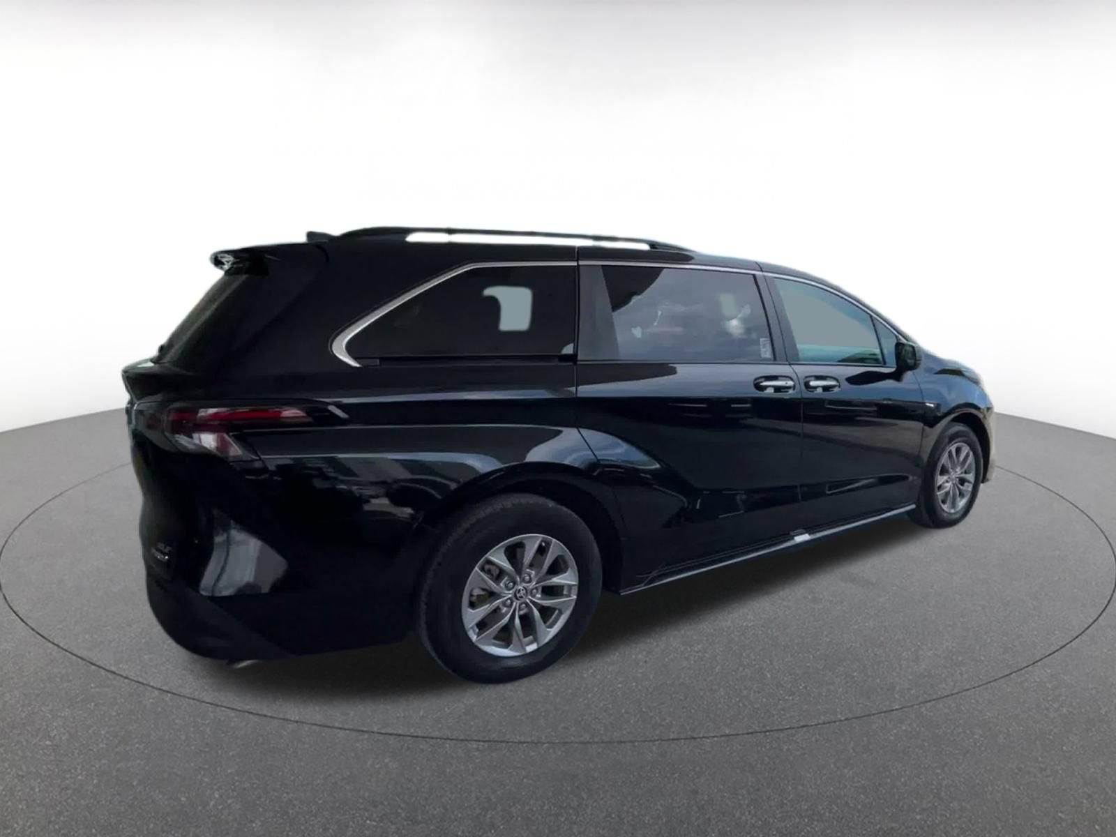 Thumbnail: 2024 Toyota Sienna - 14