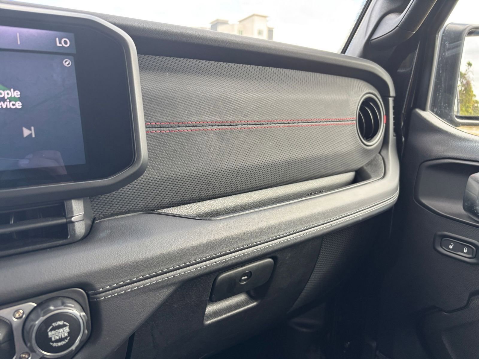 Thumbnail: 2025 Jeep Wrangler - 34