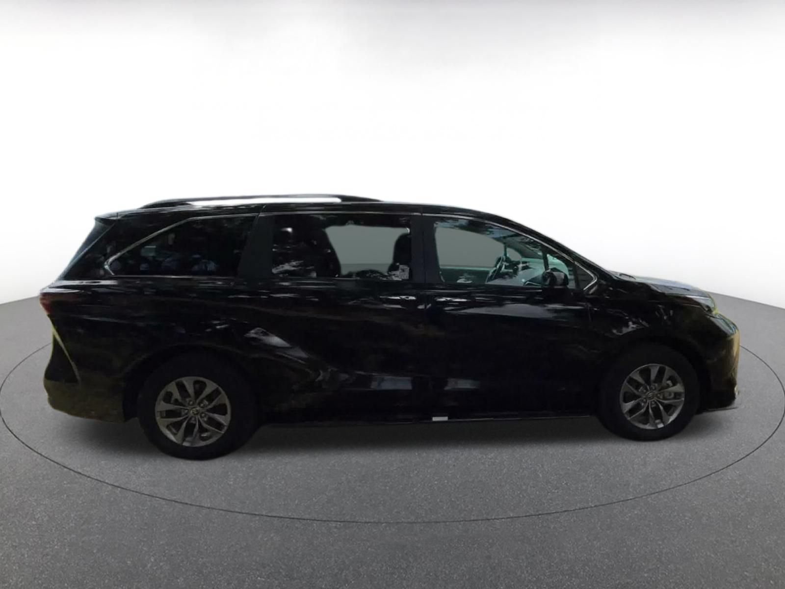 Thumbnail: 2025 Toyota Sienna - 13