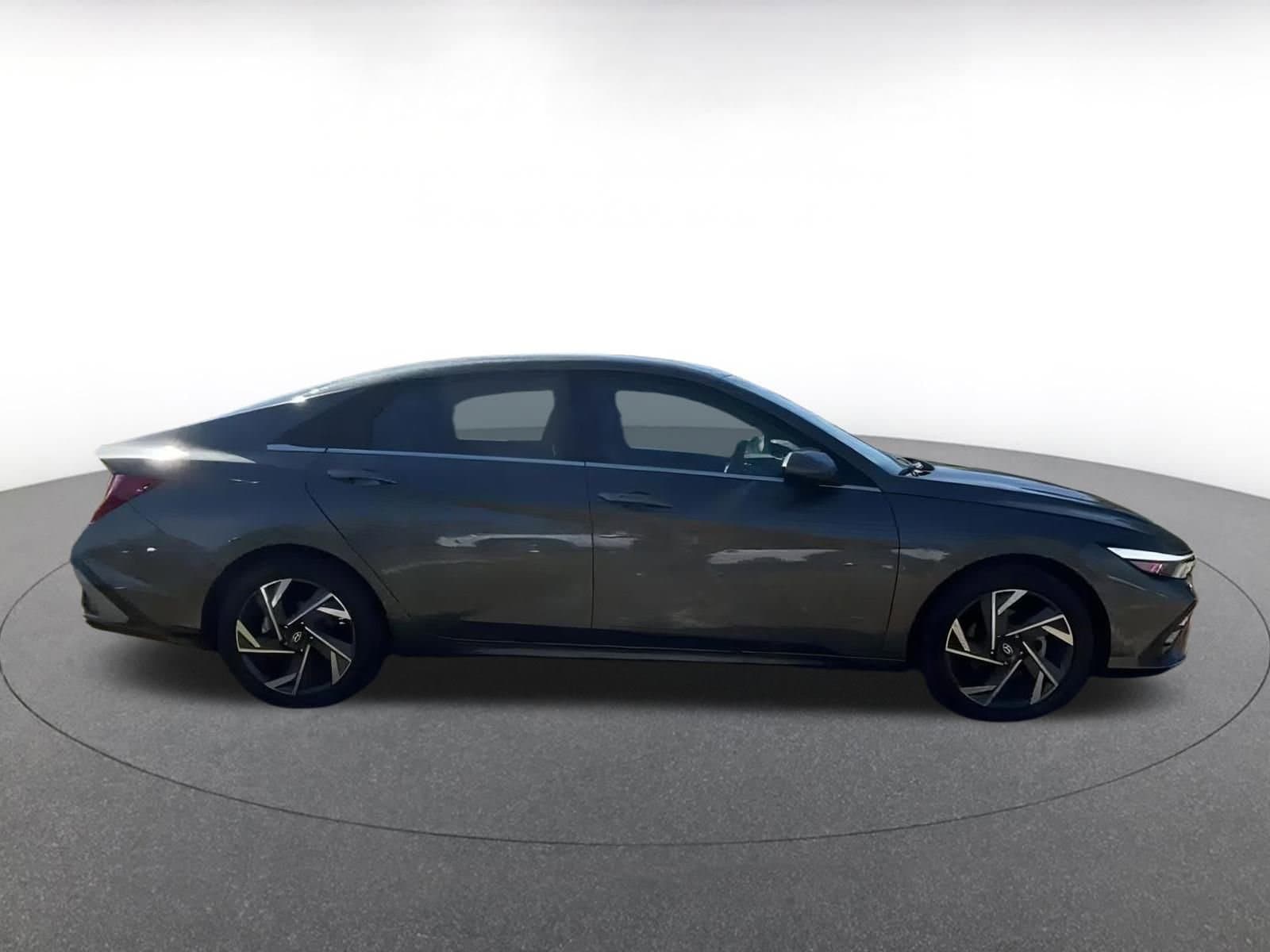 Thumbnail: 2025 Hyundai Elantra - 17