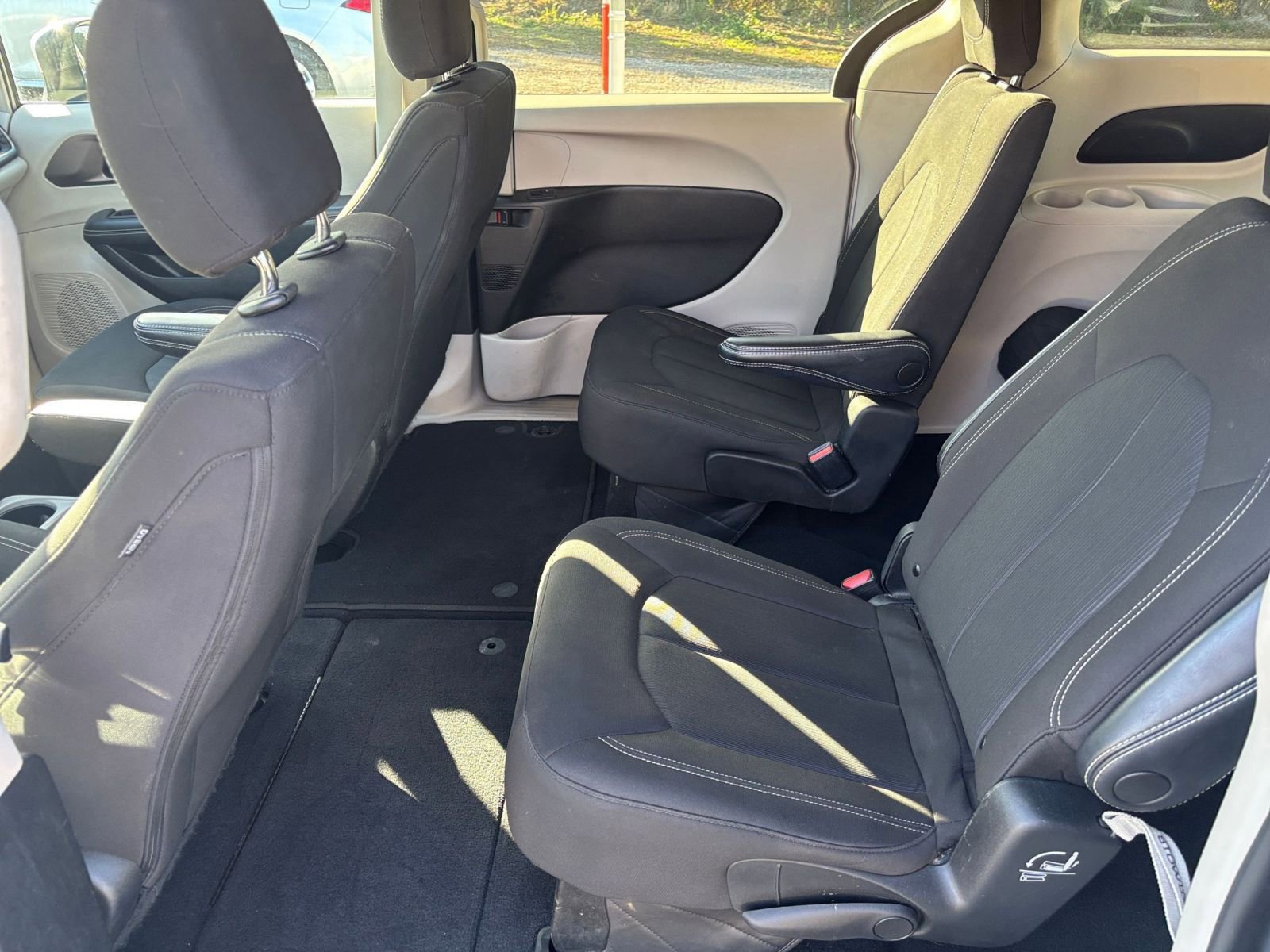 Thumbnail: 2023 Chrysler Voyager - 27