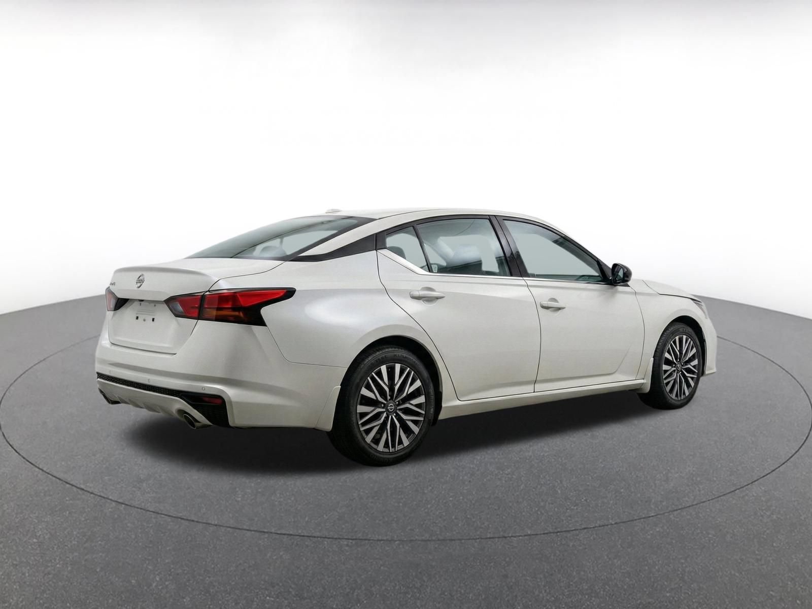 Thumbnail: 2025 Nissan Altima - 9