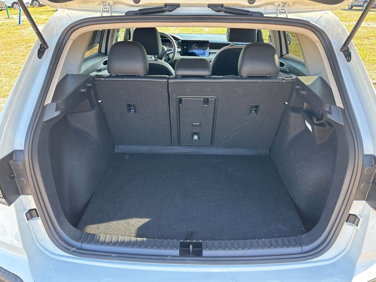 Thumbnail: 2025 Volkswagen Taos - 31