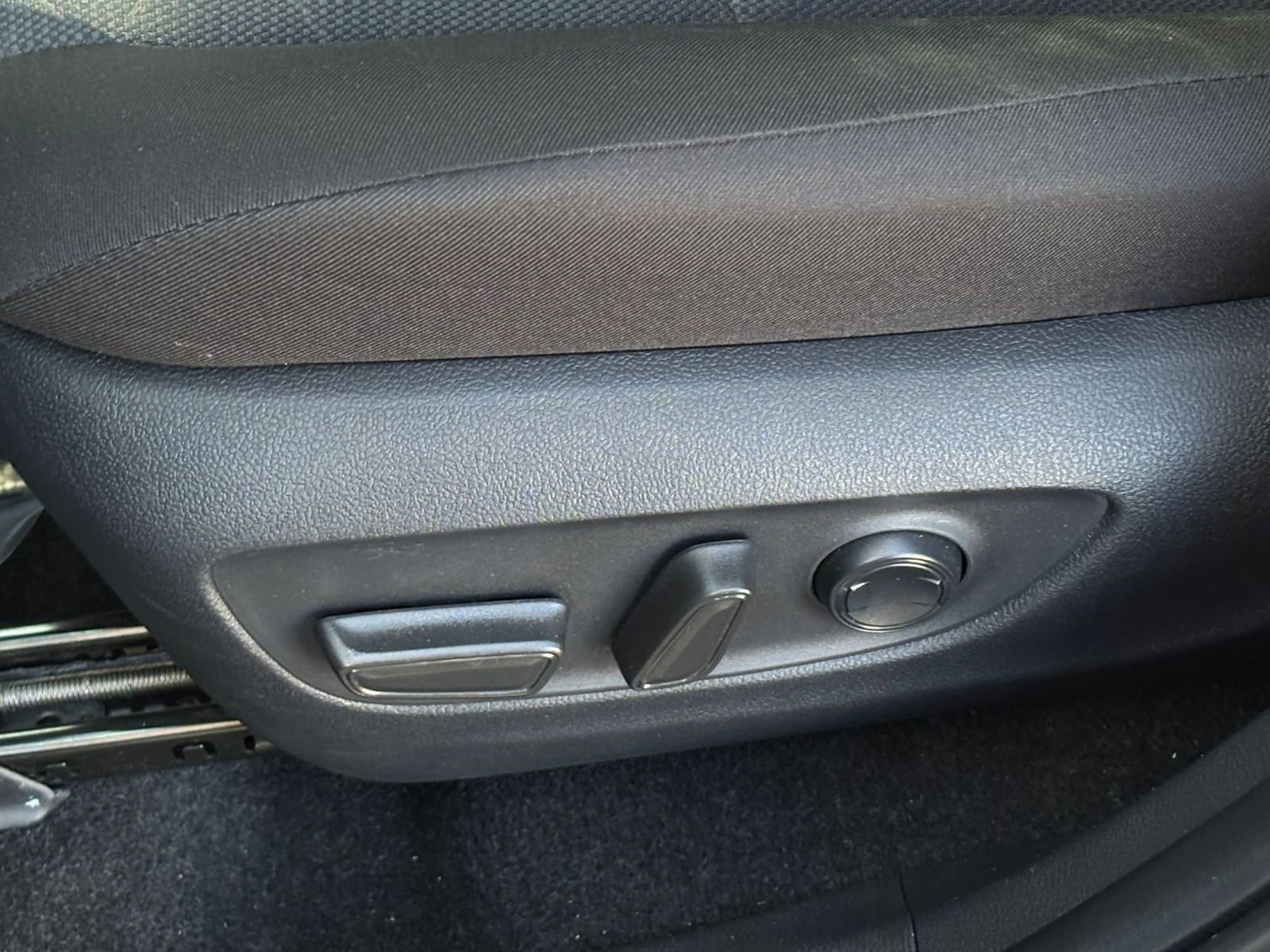 Thumbnail: 2025 Toyota RAV4 - 23