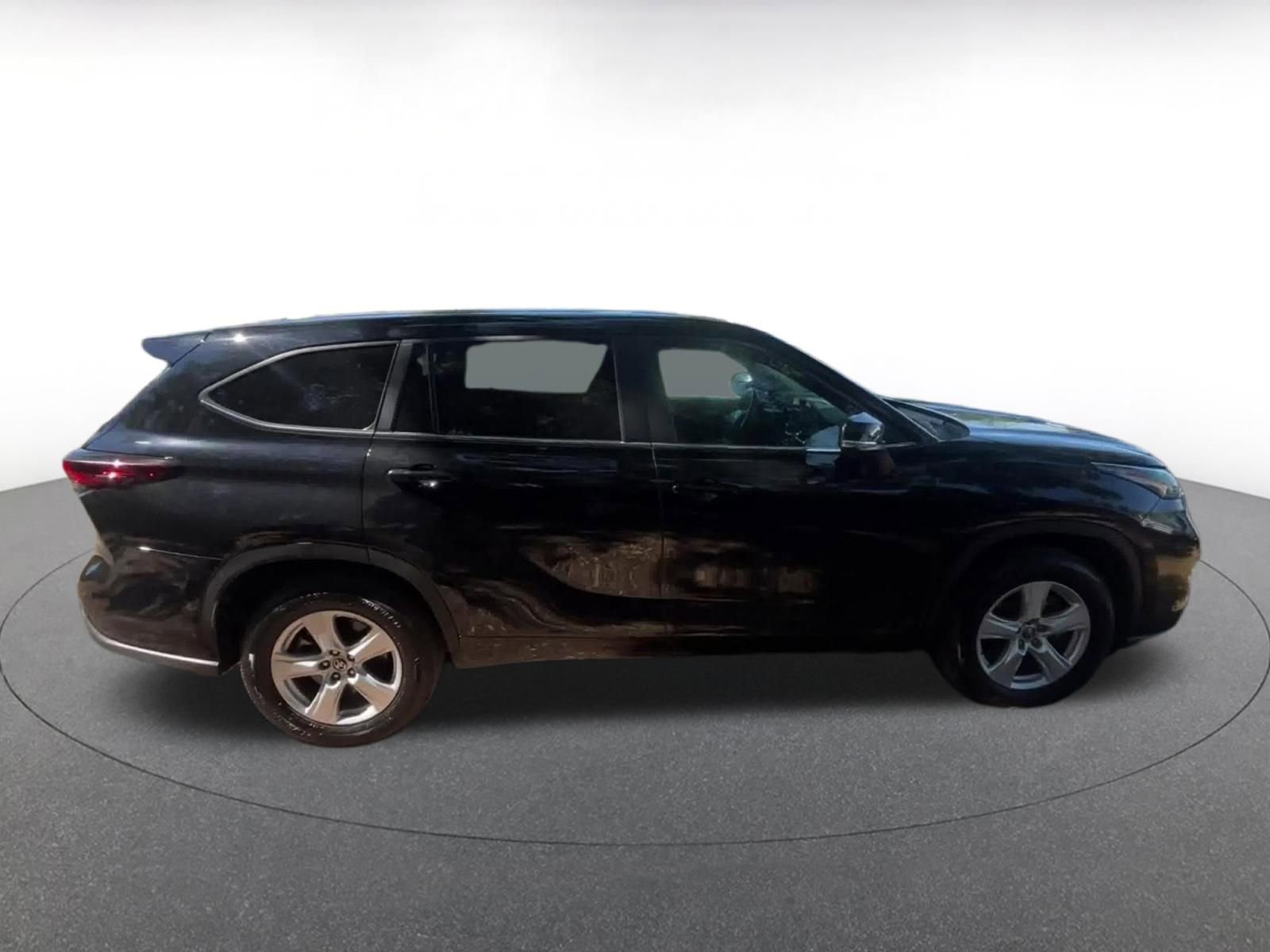 Thumbnail: 2025 Toyota Highlander - 16