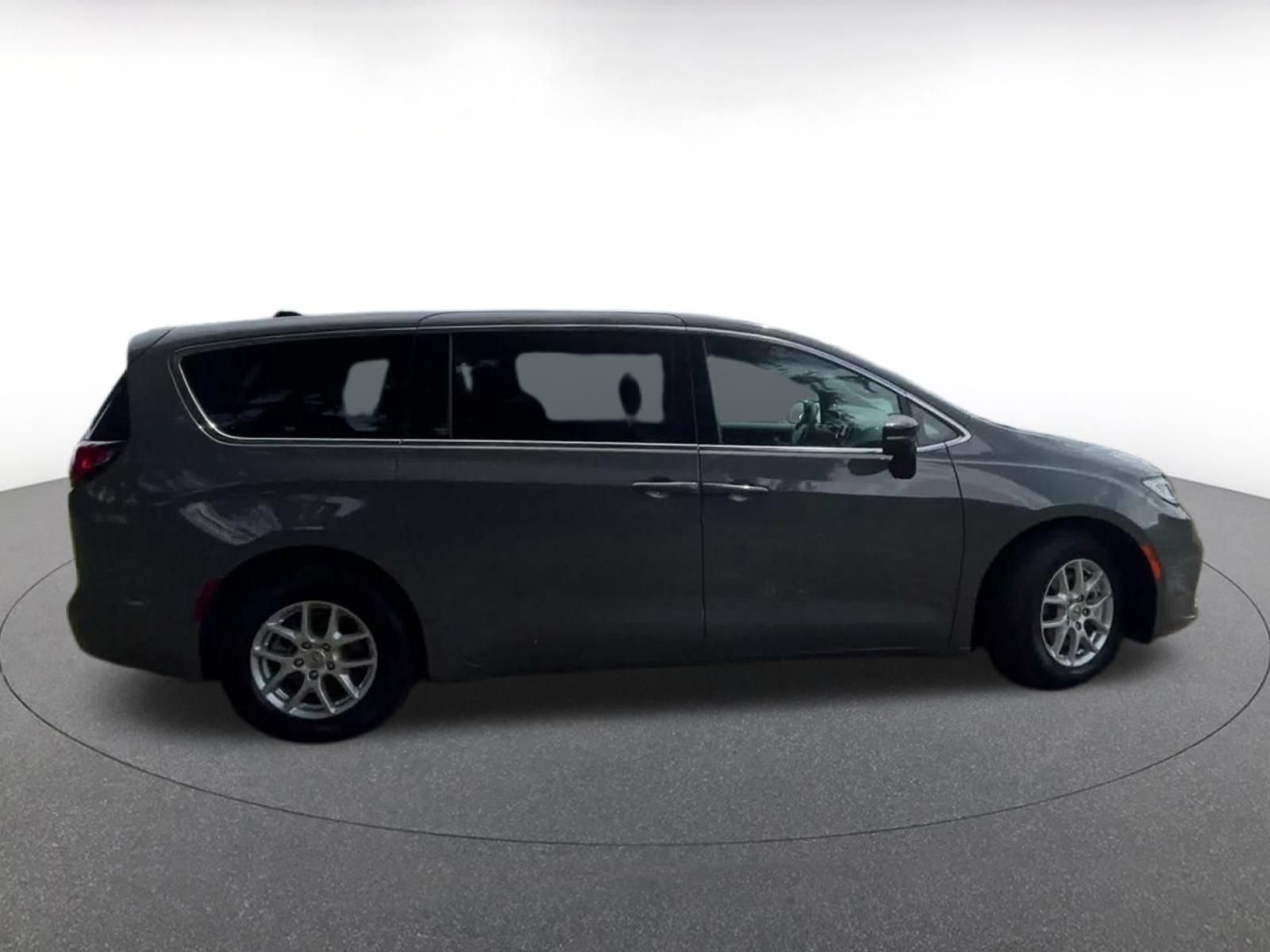 Thumbnail: 2025 Chrysler Pacifica - 15