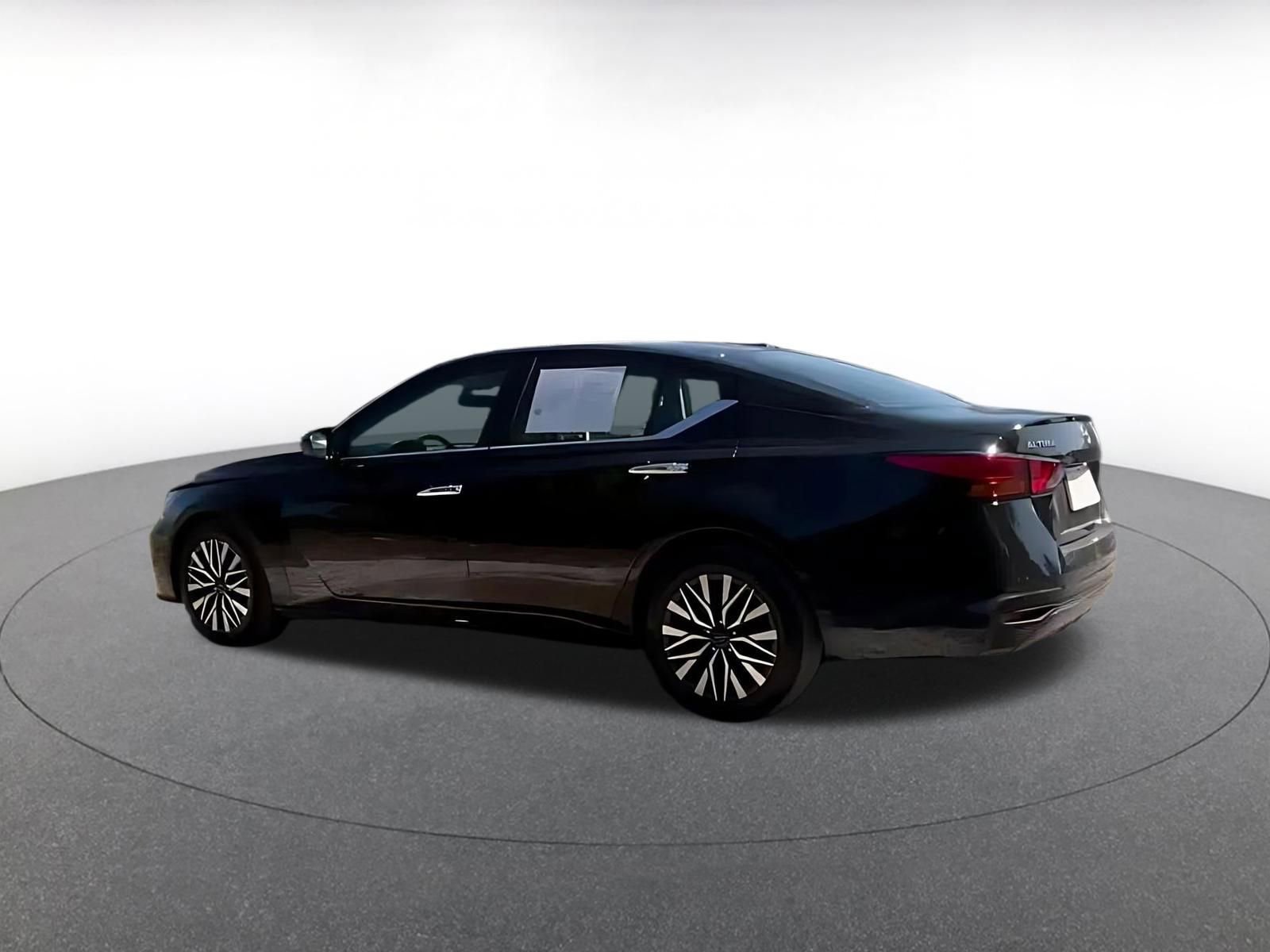 Thumbnail: 2025 Nissan Altima - 10