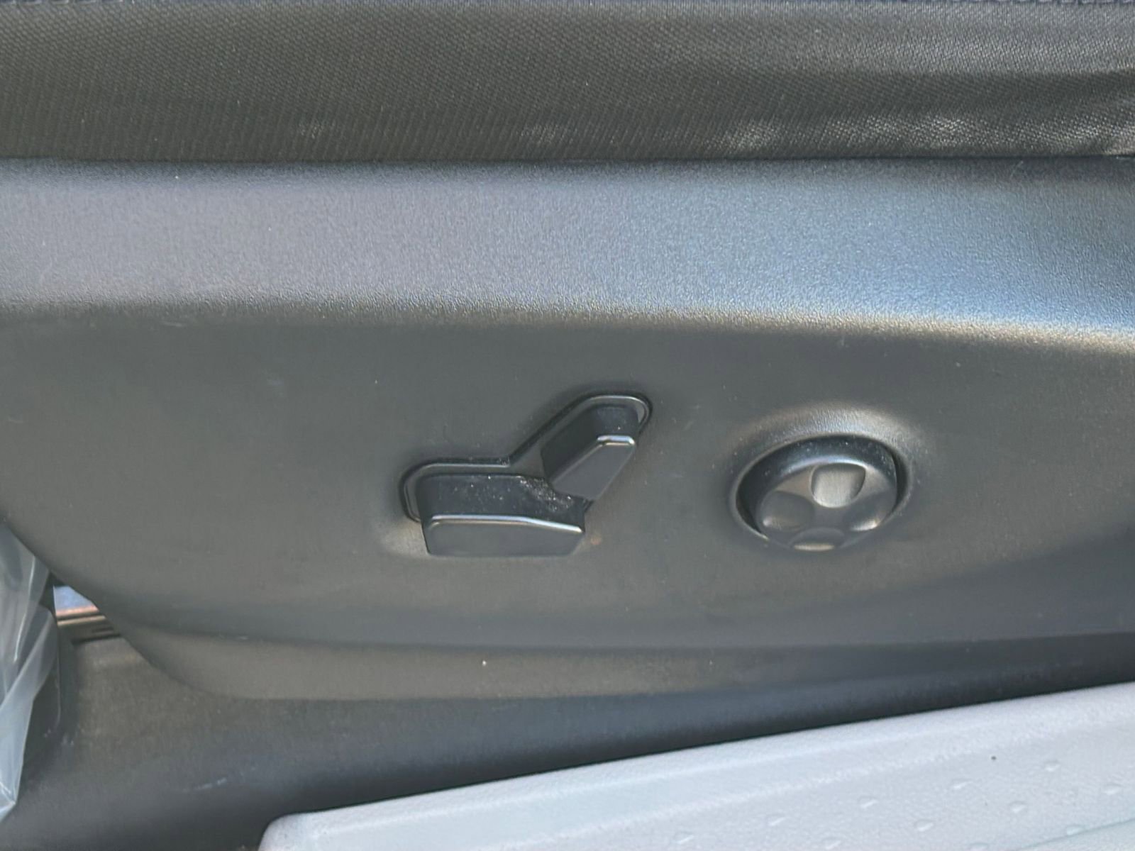 Thumbnail: 2023 Chrysler Voyager - 24