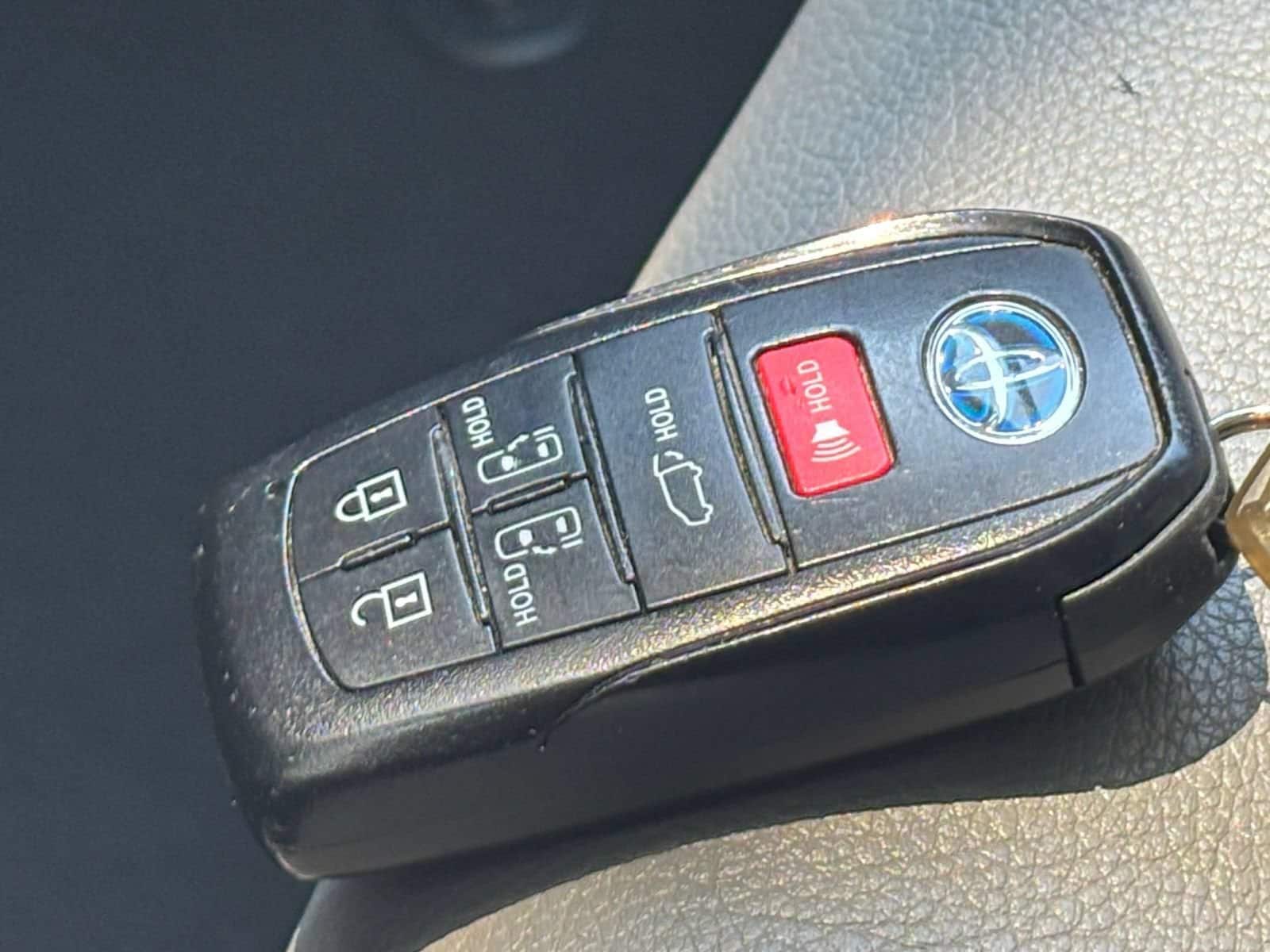 Thumbnail: 2025 Toyota Sienna - 22