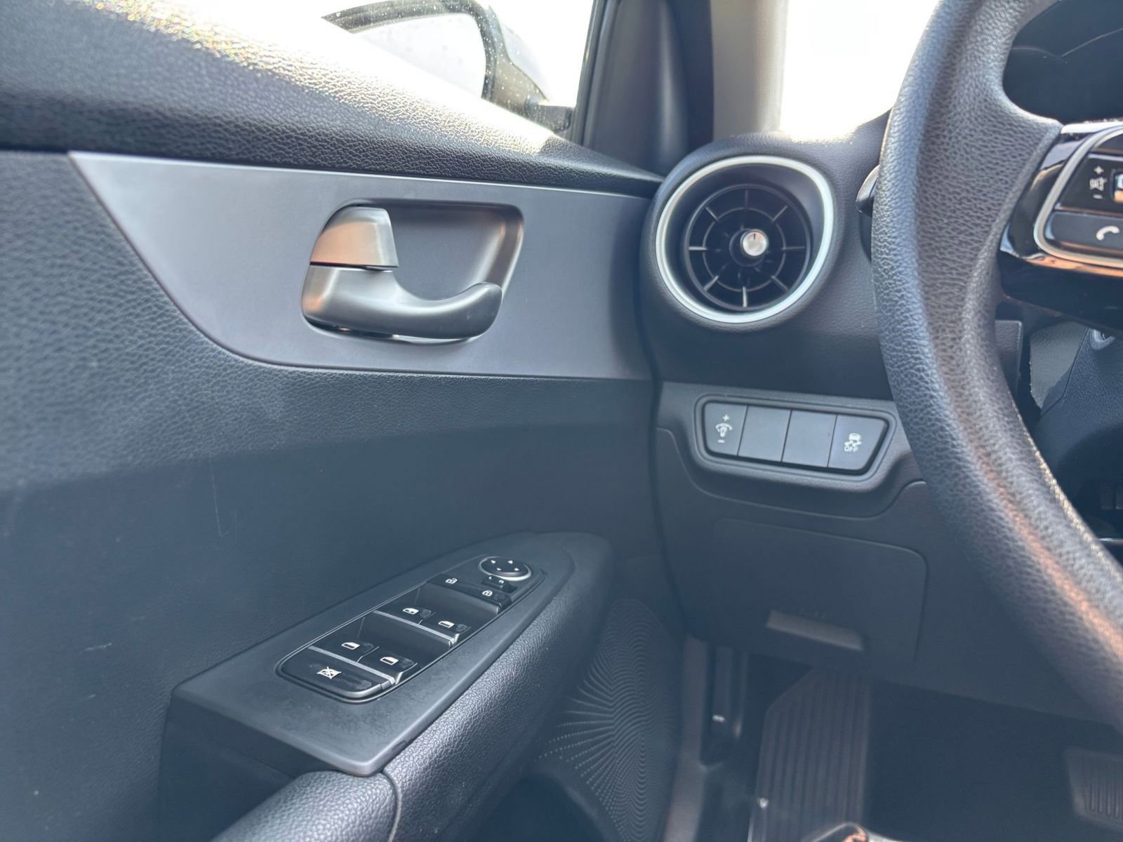 Thumbnail: 2024 Kia Forte - 27