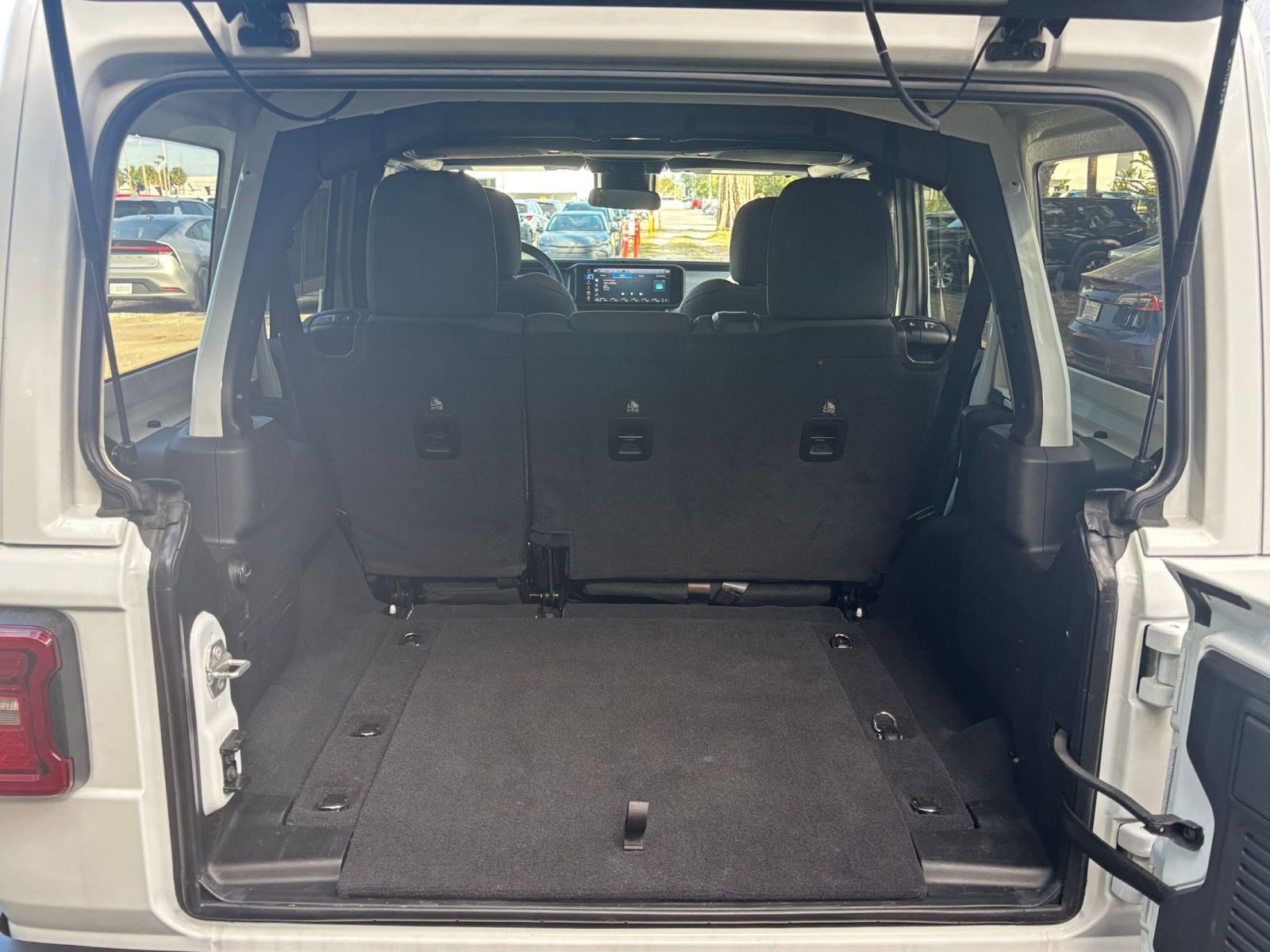 Thumbnail: 2025 Jeep Wrangler - 31