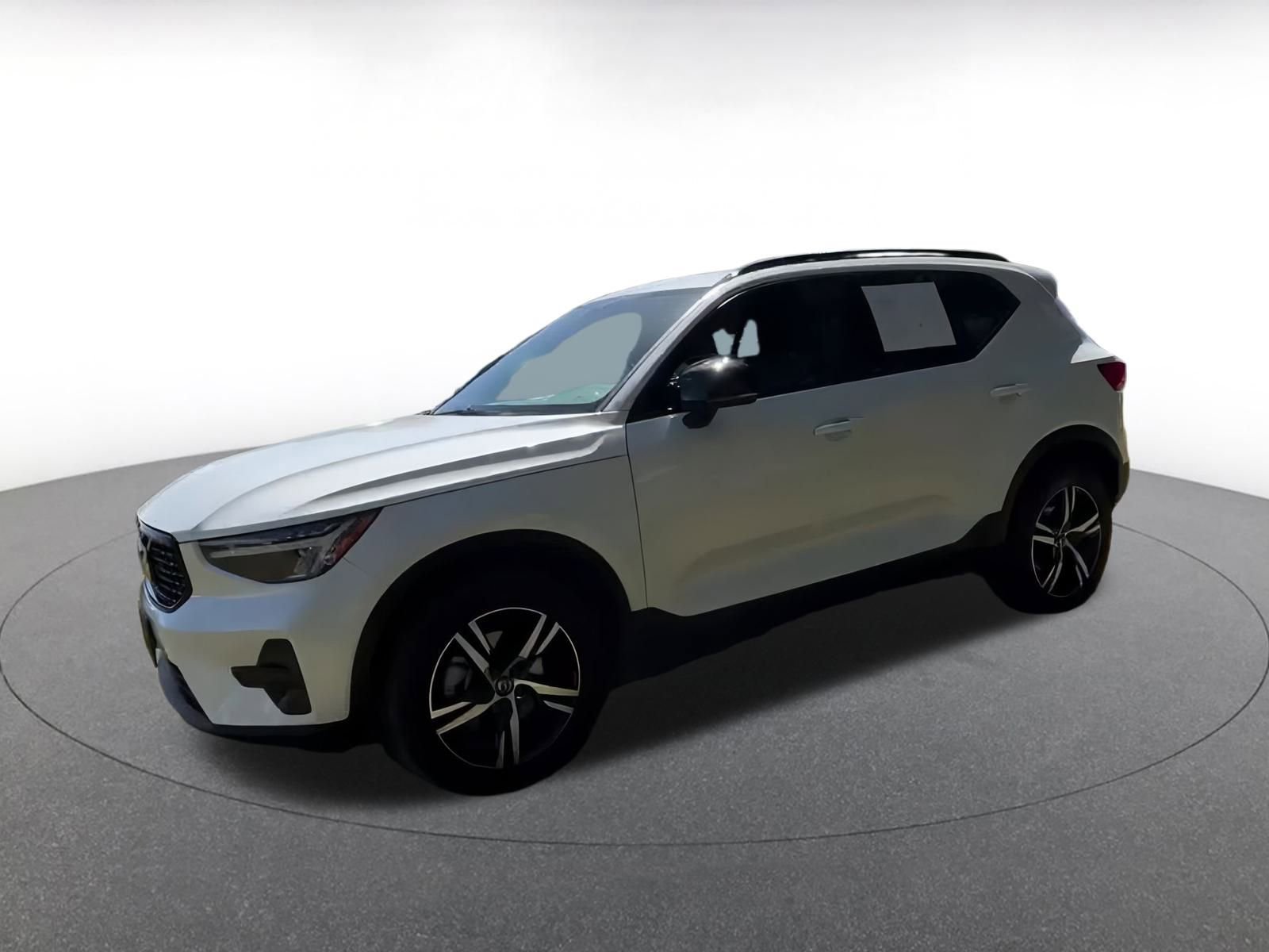 Thumbnail: 2024 Volvo XC40 - 8