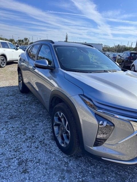 Thumbnail: 2025 Chevrolet Trax - 2