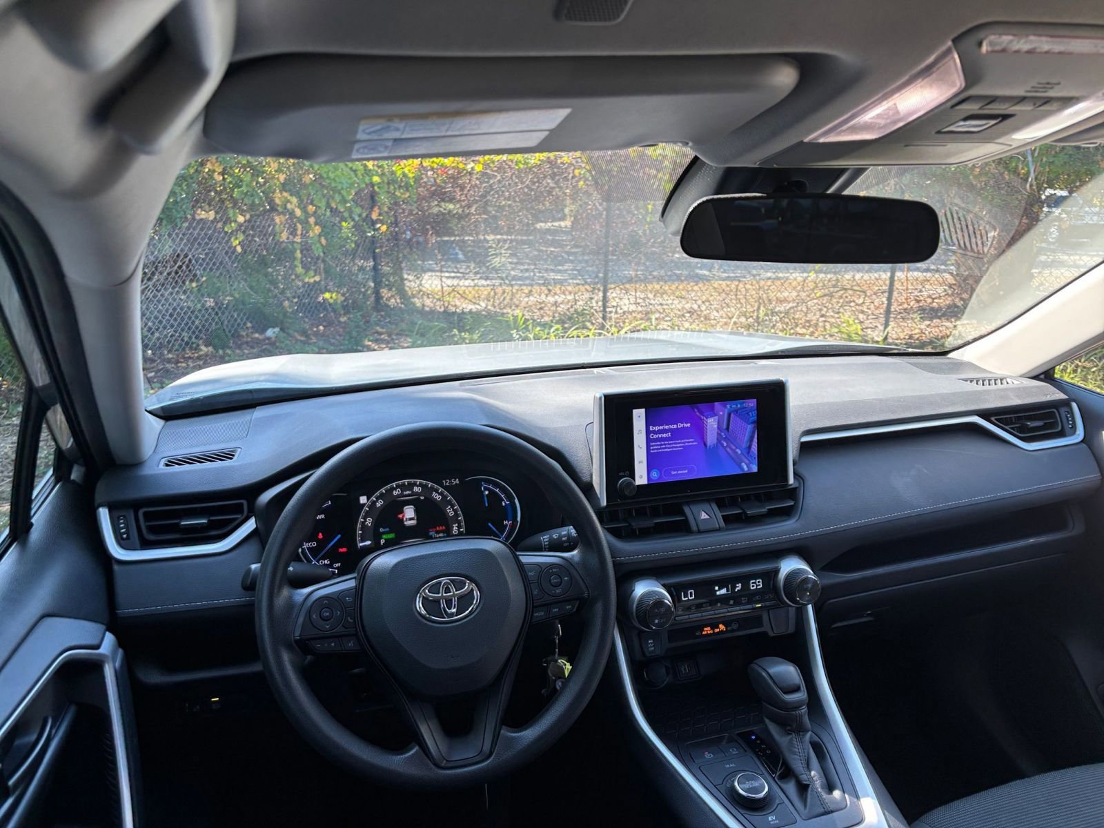 Thumbnail: 2025 Toyota RAV4 - 33