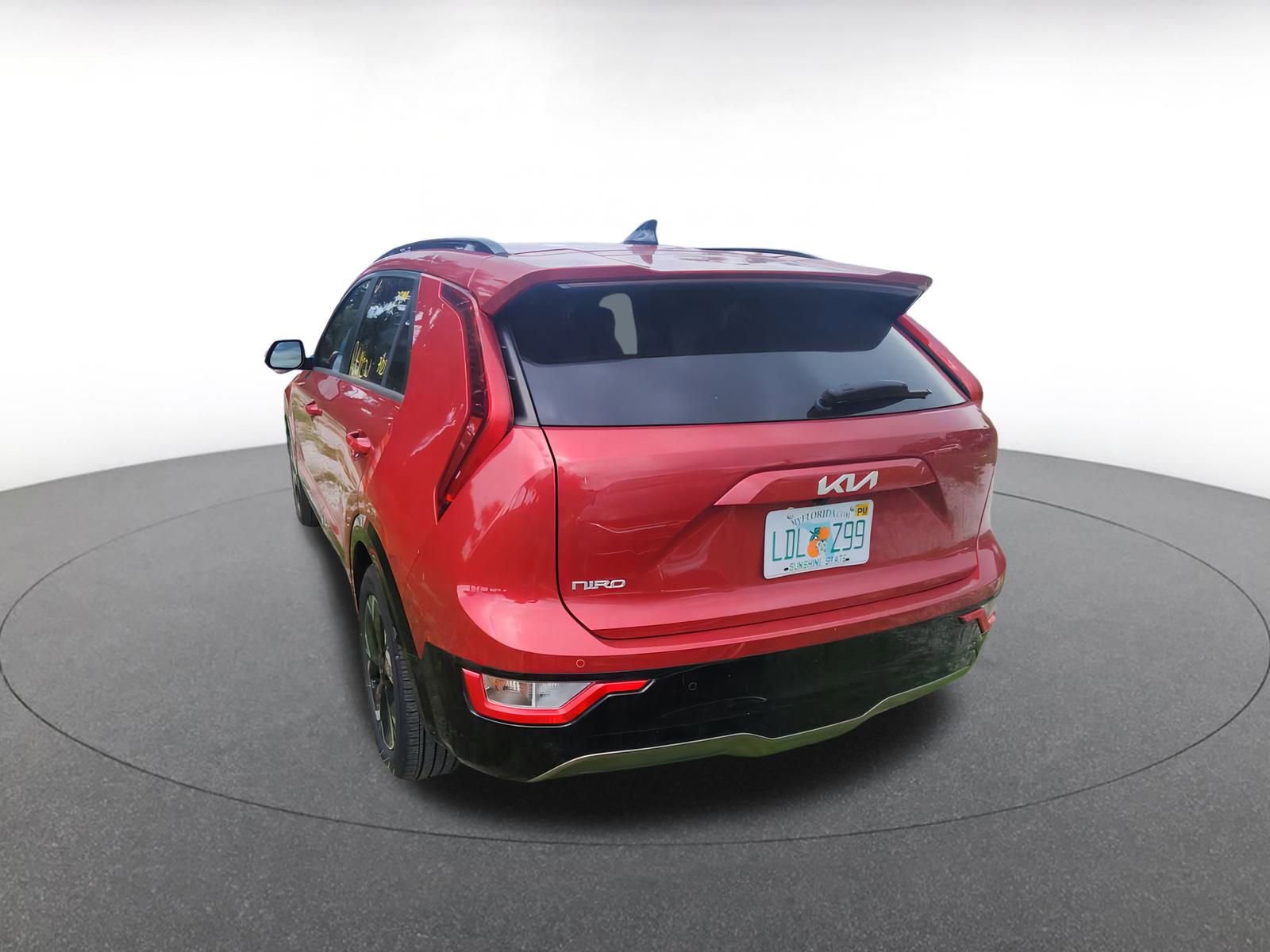 Thumbnail: 2023 Kia Niro - 8