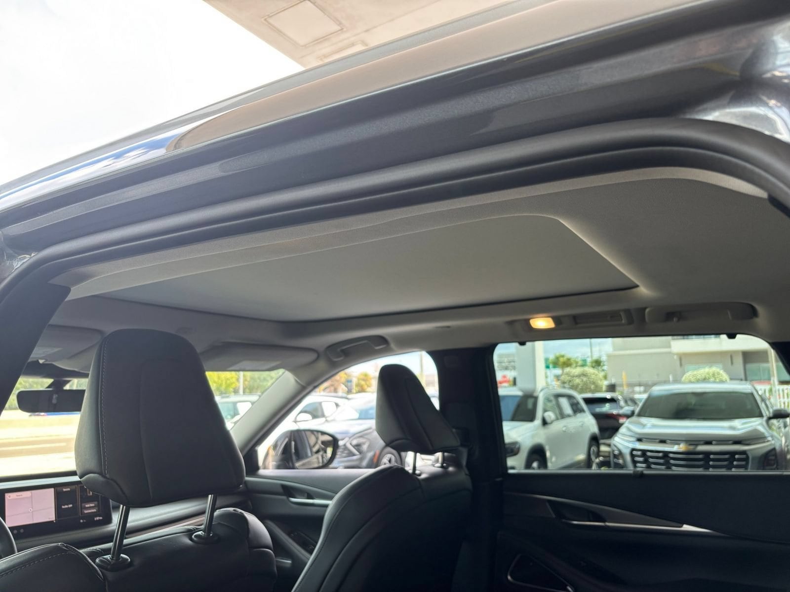 Thumbnail: 2026 INFINITI QX60 - 33