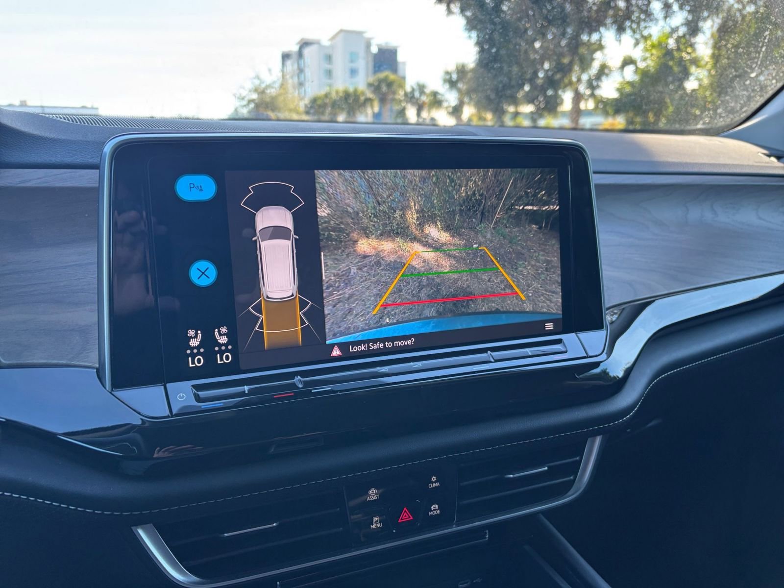 Thumbnail: 2025 Volkswagen Atlas - 17