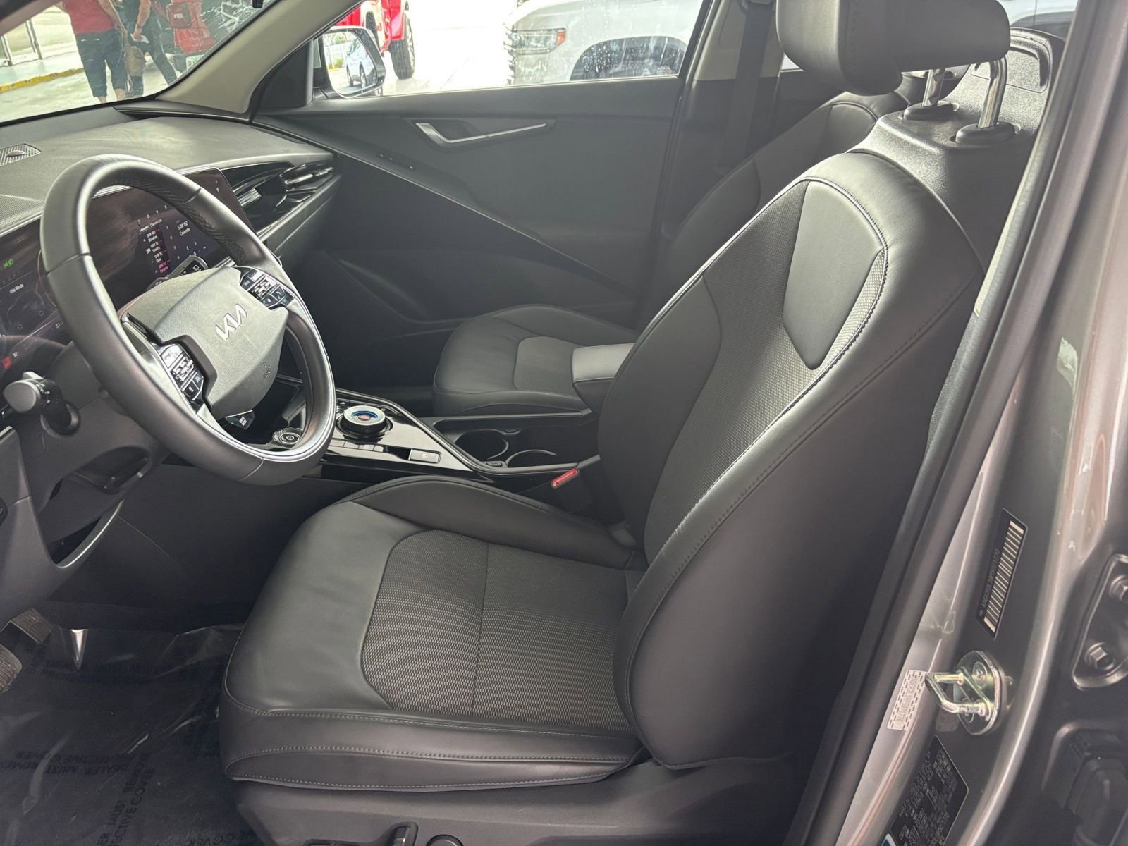 Thumbnail: 2023 Kia Niro - 31