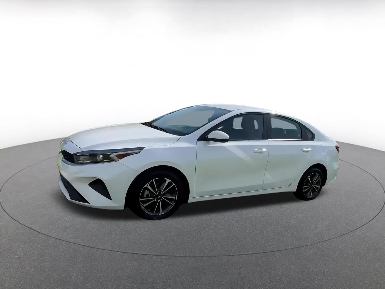 Thumbnail: 2024 Kia Forte - 6