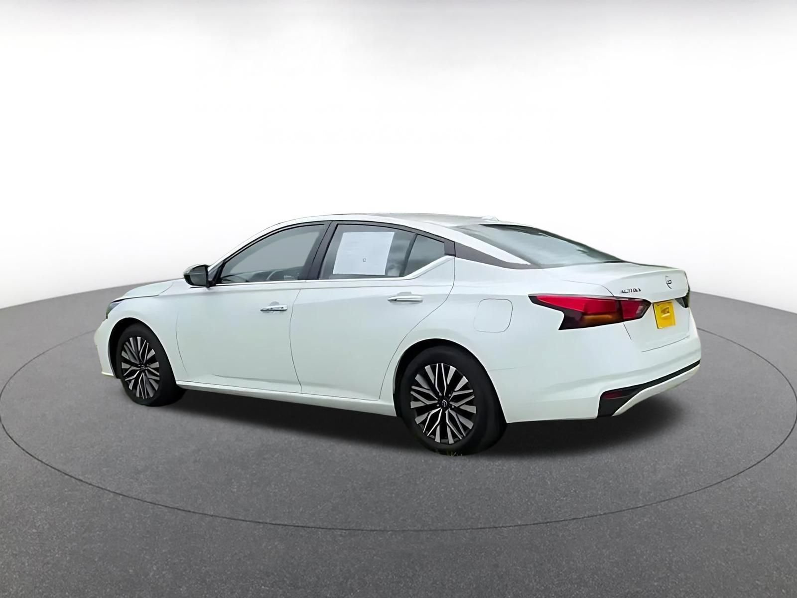 Thumbnail: 2025 Nissan Altima - 9