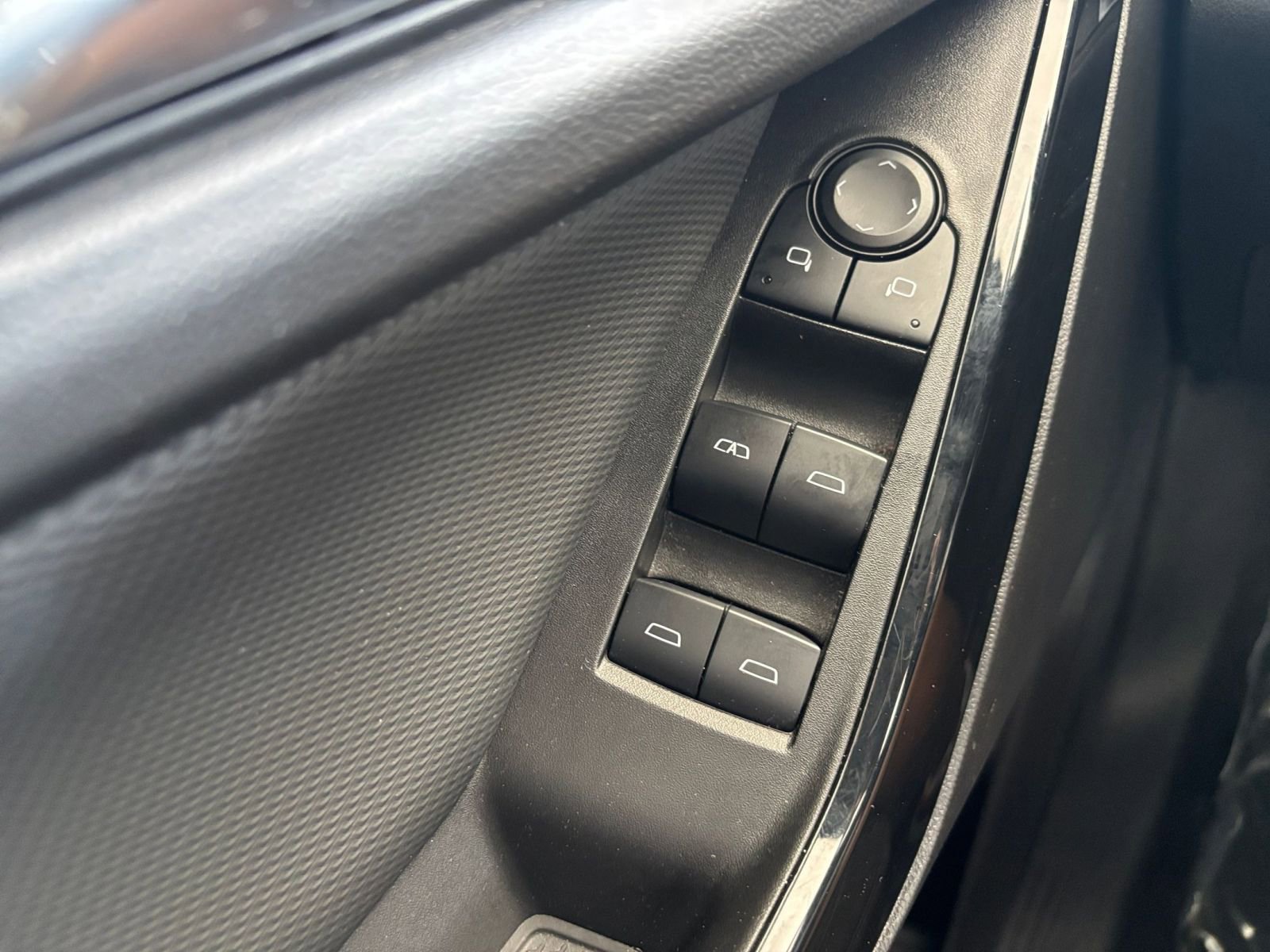 Thumbnail: 2025 Chevrolet Equinox - 18