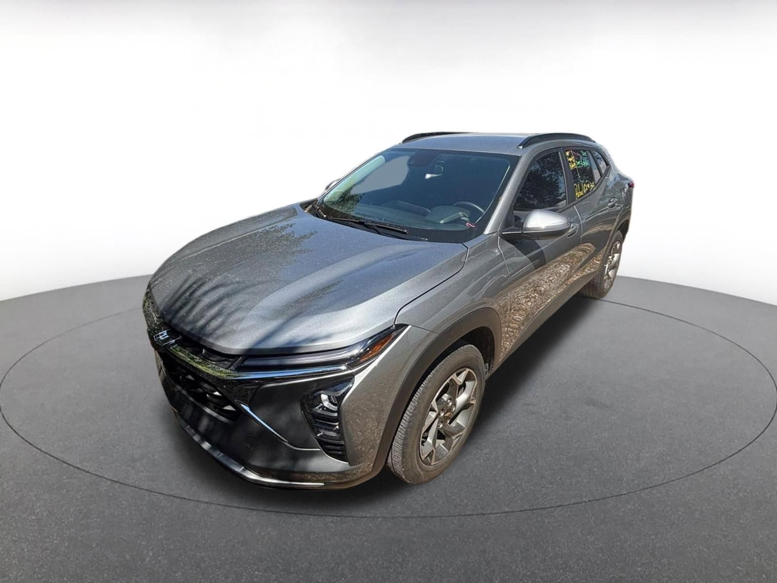 Thumbnail: 2025 Chevrolet Trax - 3