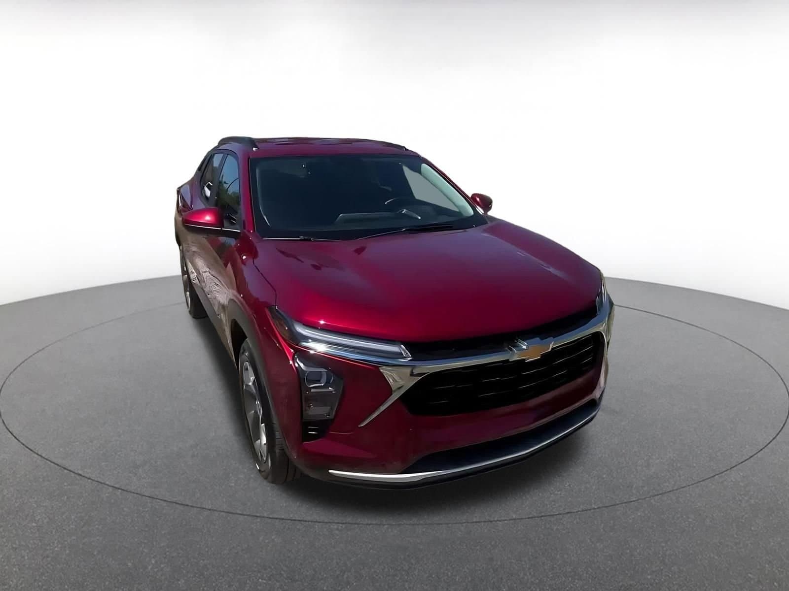 Thumbnail: 2025 Chevrolet Trax - 3