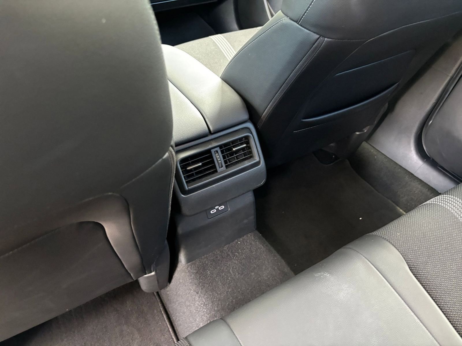 Thumbnail: 2025 Mazda CX-50 - 24