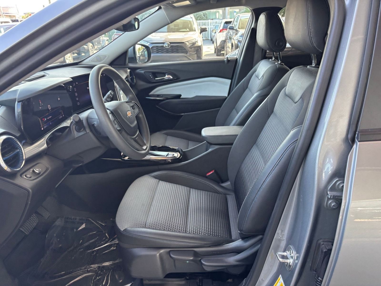 Thumbnail: 2025 Chevrolet Trax - 28