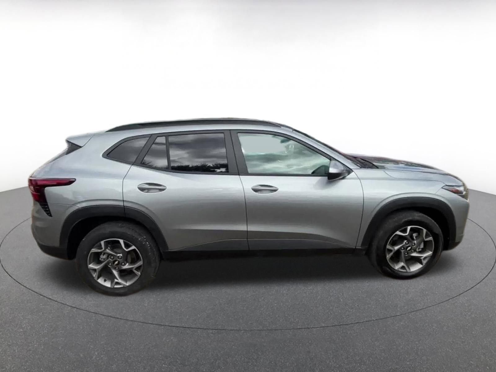 Thumbnail: 2025 Chevrolet Trax - 16