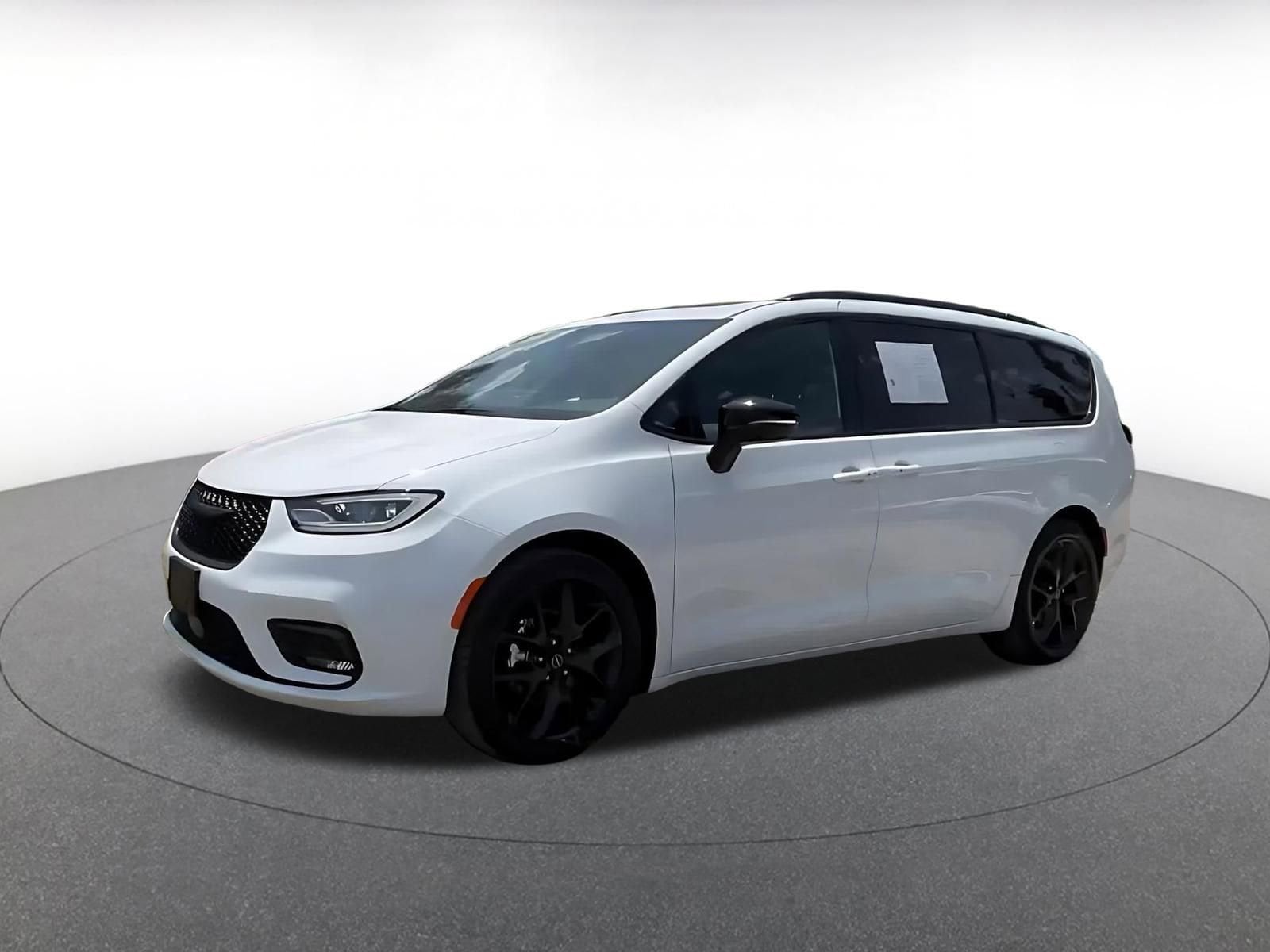 Thumbnail: 2025 Chrysler Pacifica - 8