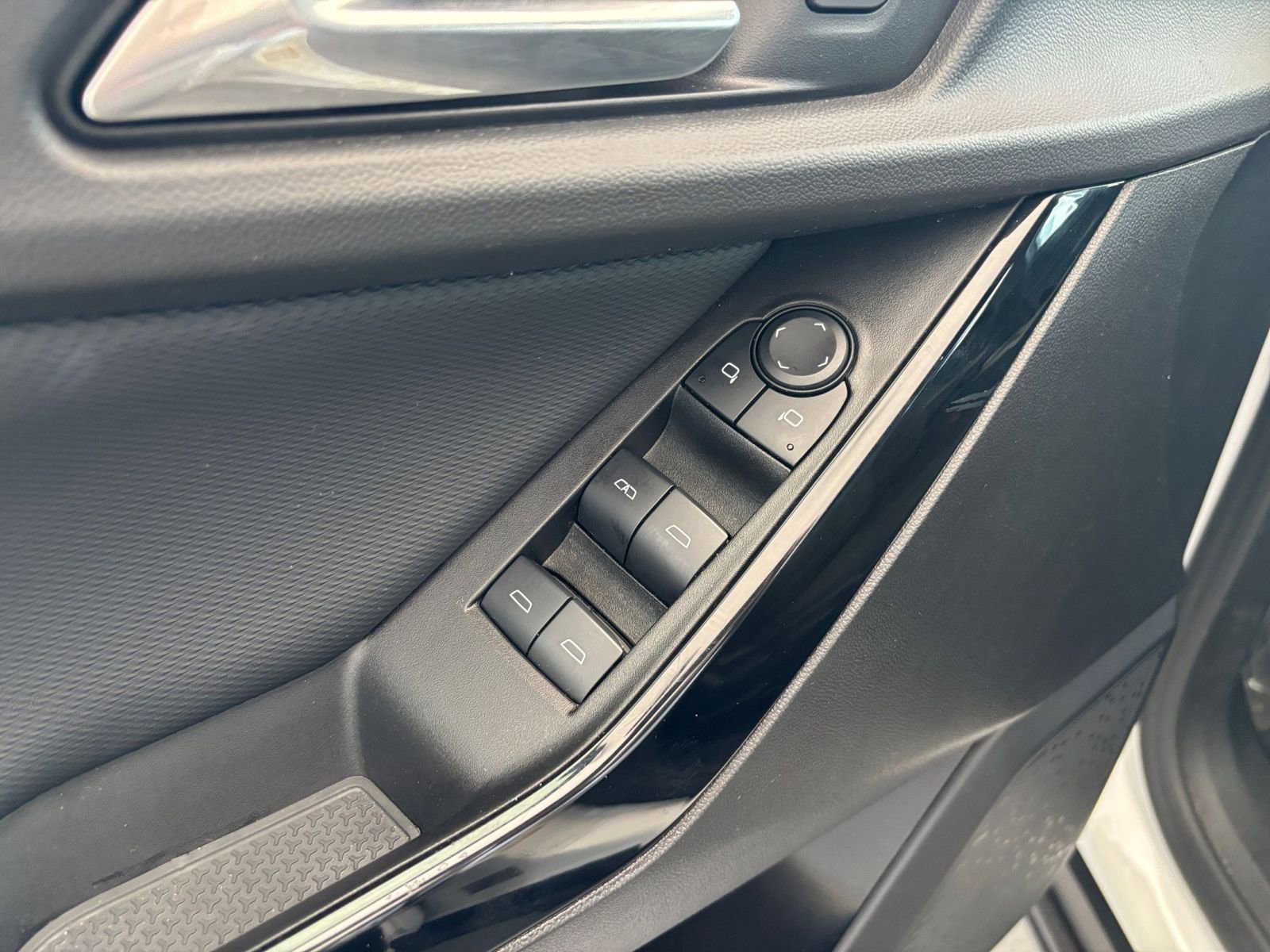 Thumbnail: 2025 Chevrolet Equinox - 23