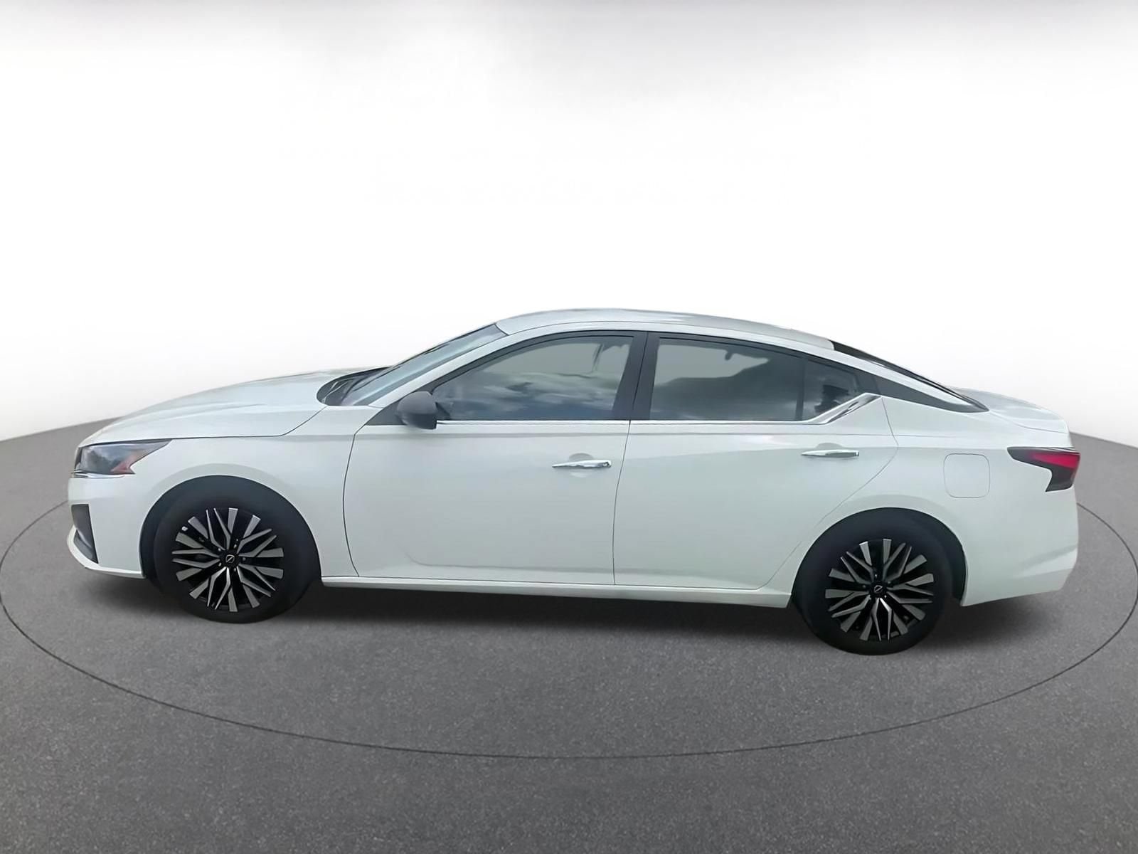 Thumbnail: 2025 Nissan Altima - 9